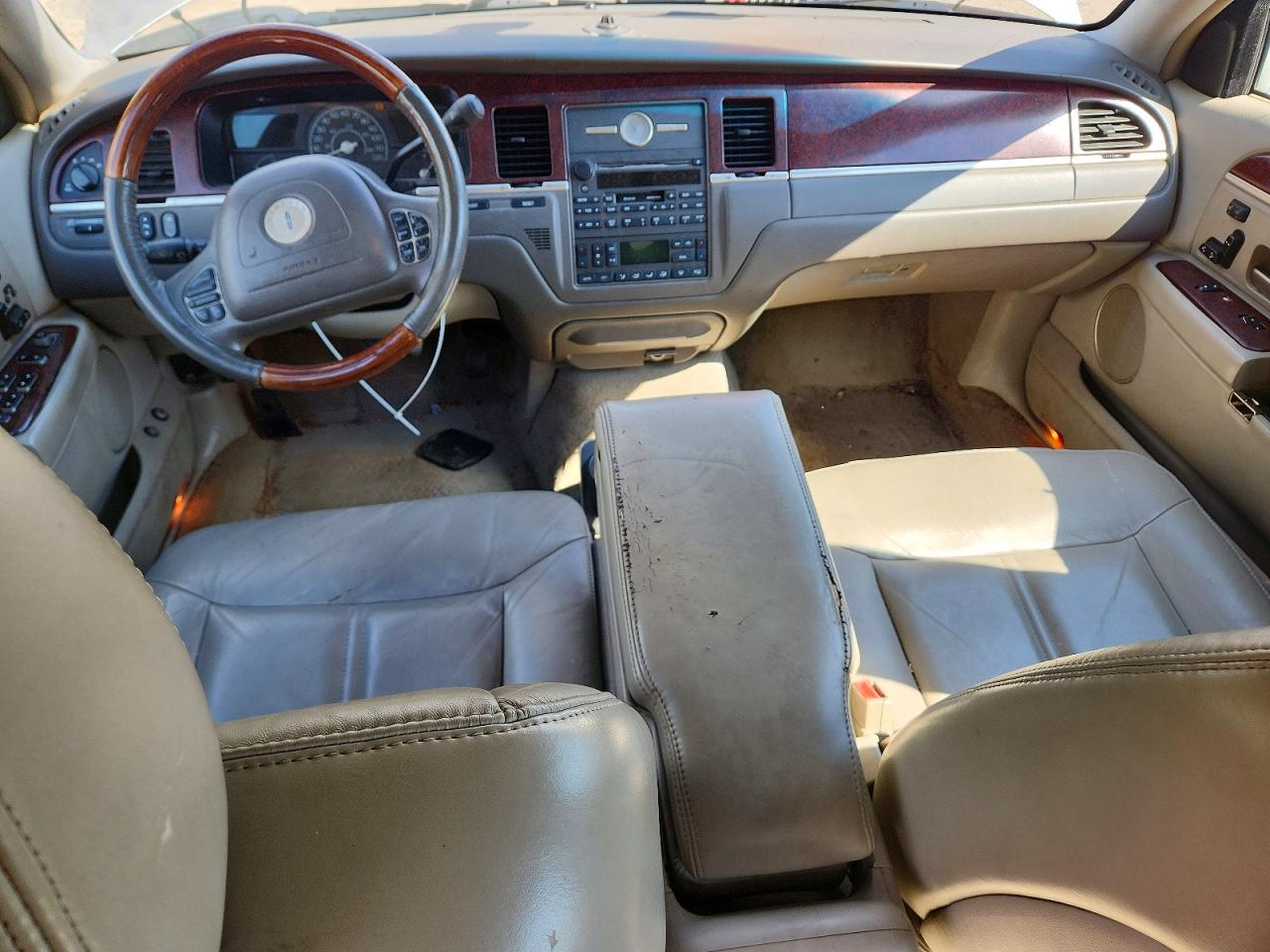 2003 Lincoln Town Car Cartier Gold vin: 1LNHM83W23Y632537