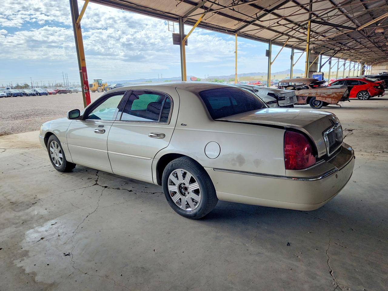 2003 Lincoln Town Car Cartier White vin: 1LNHM83W23Y651217