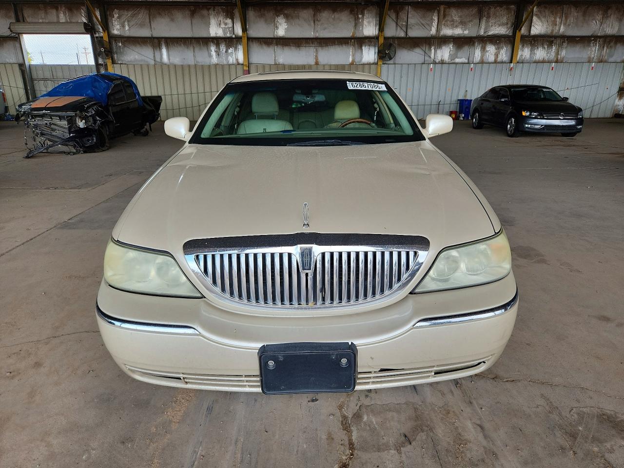2003 Lincoln Town Car Cartier White vin: 1LNHM83W23Y651217