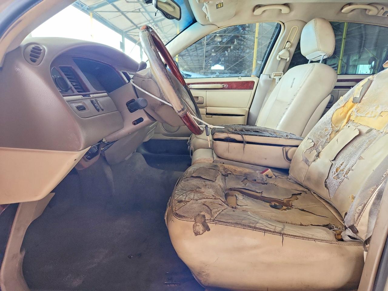 2003 Lincoln Town Car Cartier White vin: 1LNHM83W23Y651217