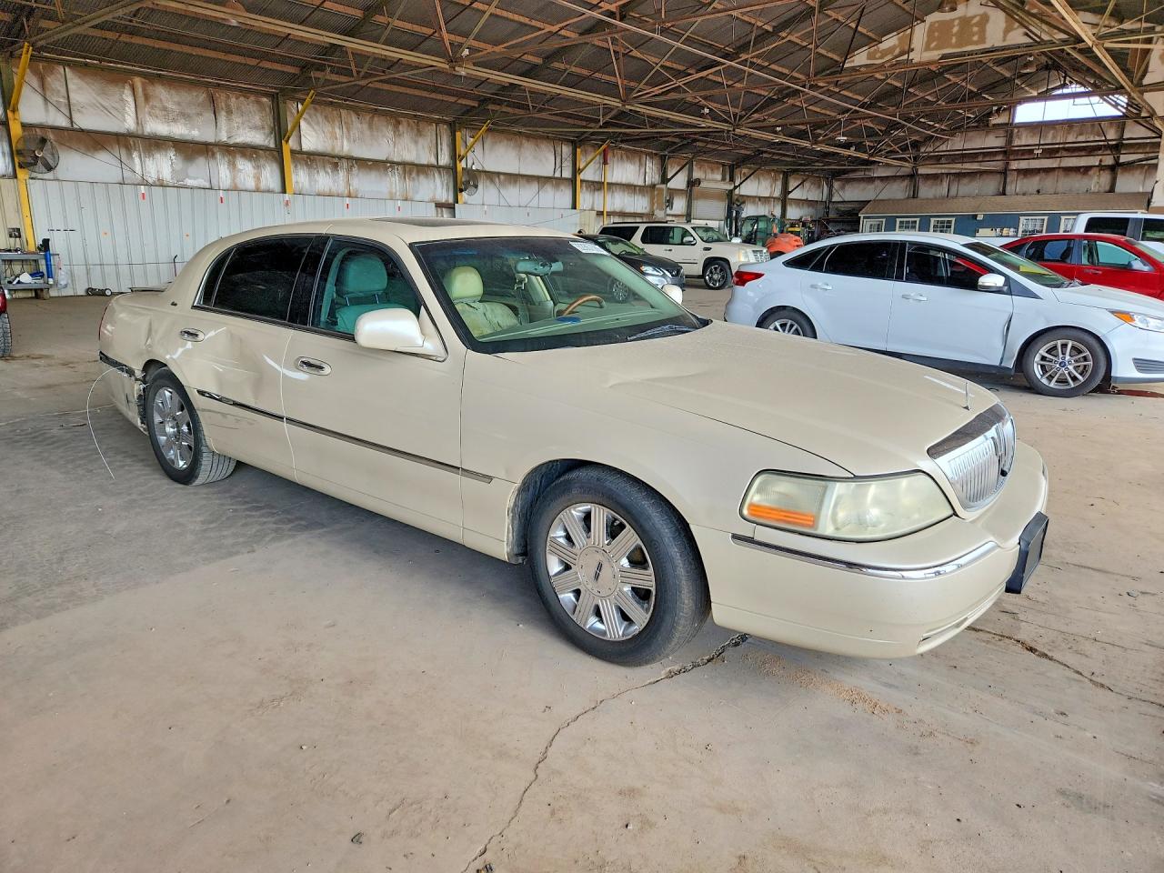 2003 Lincoln Town Car Cartier White vin: 1LNHM83W23Y651217