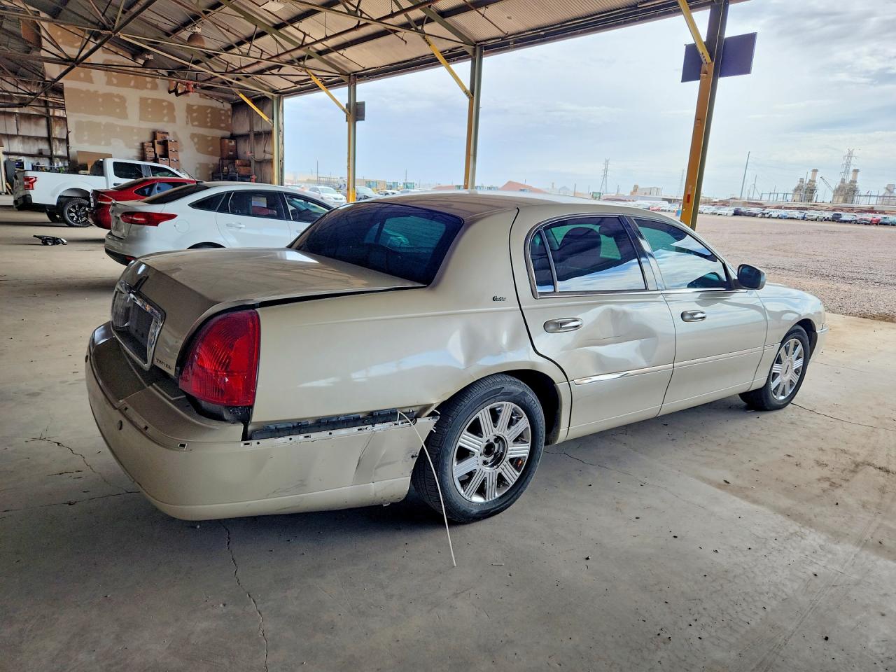 2003 Lincoln Town Car Cartier White vin: 1LNHM83W23Y651217