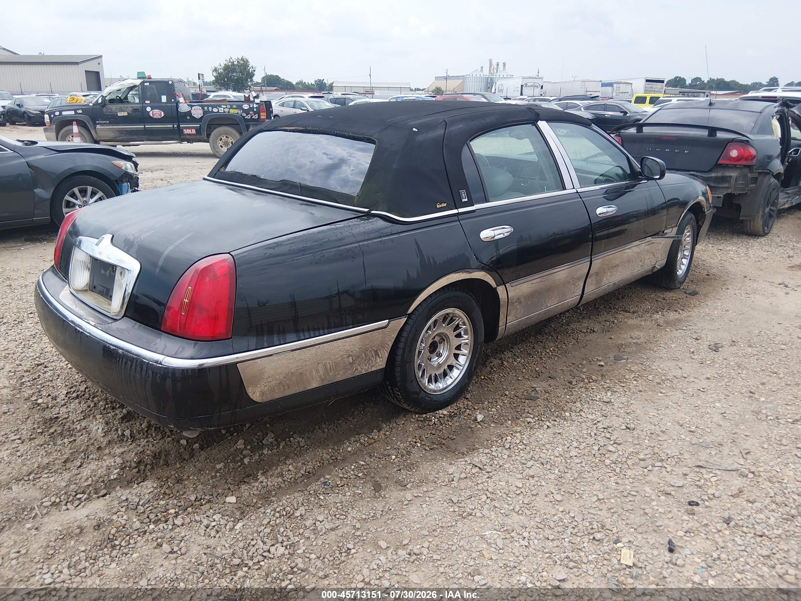2001 Lincoln Town Car Cartier Black vin: 1LNHM83W31Y700874