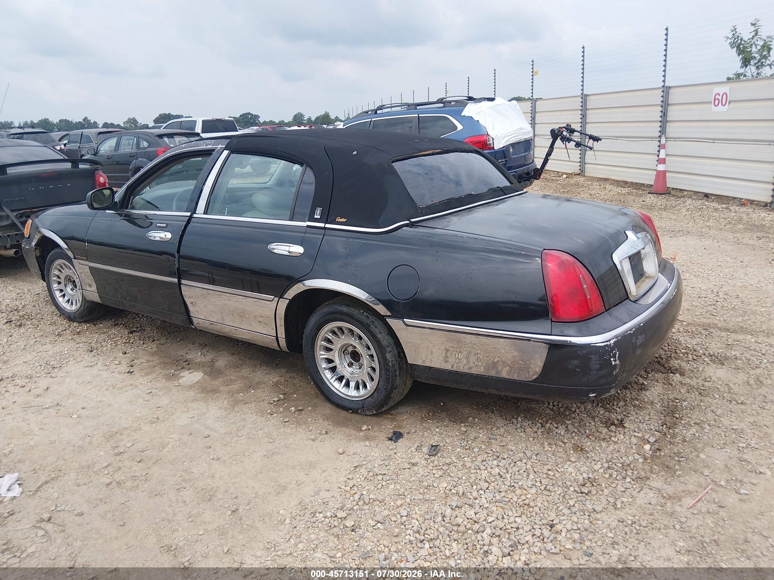 2001 Lincoln Town Car Cartier Black vin: 1LNHM83W31Y700874