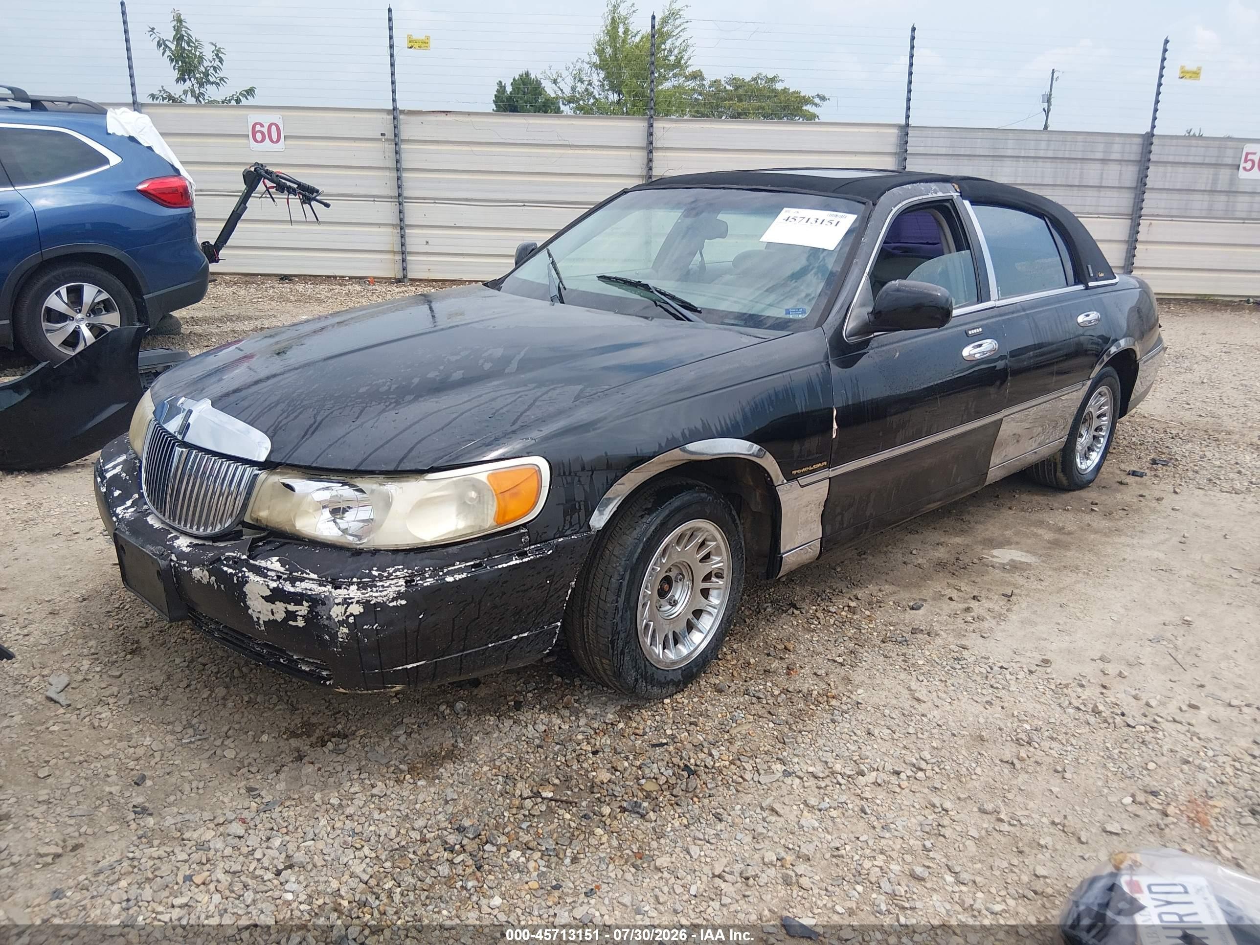 2001 Lincoln Town Car Cartier Black vin: 1LNHM83W31Y700874