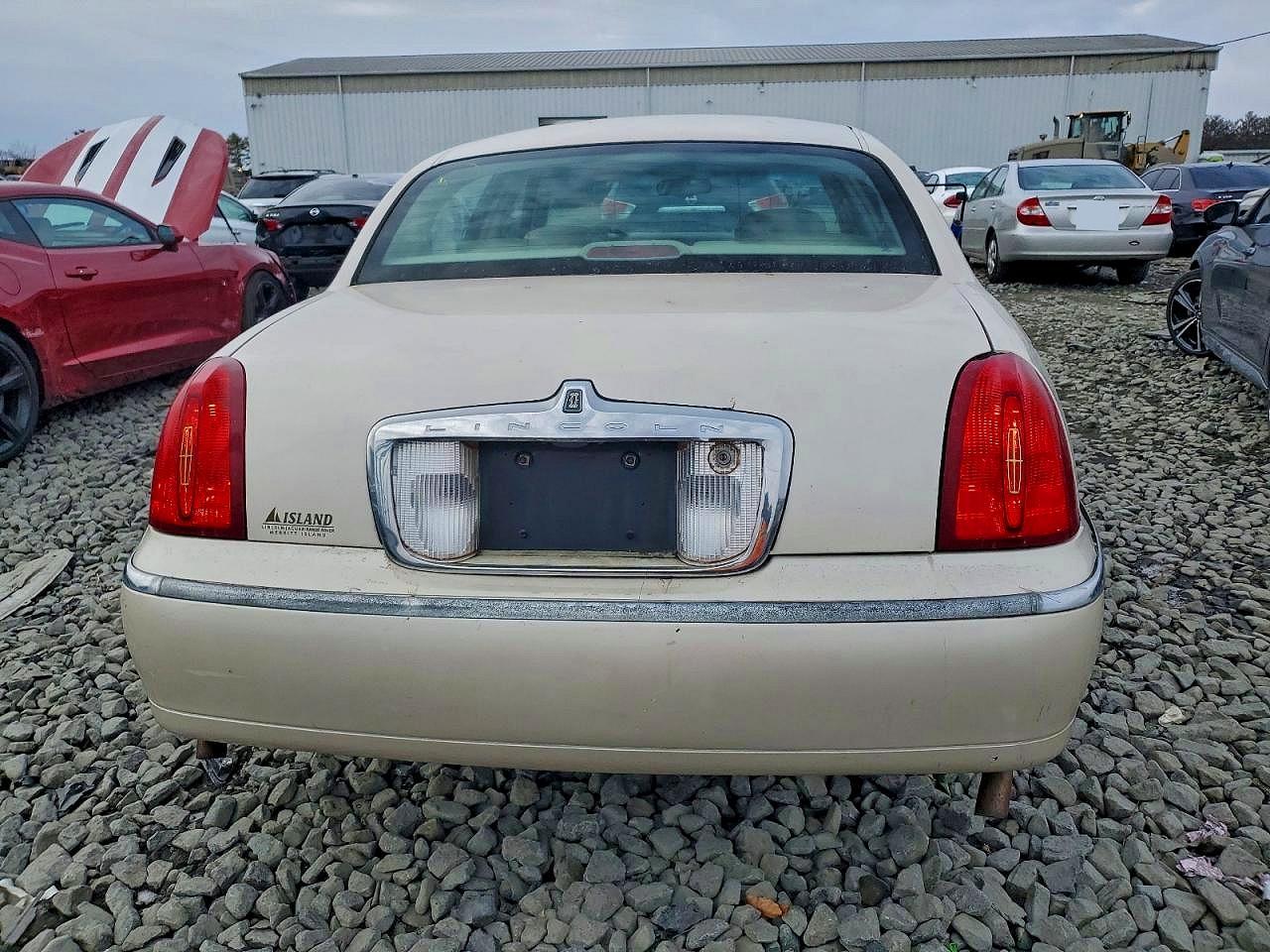 2001 Lincoln Town Car Cartier Beige vin: 1LNHM83W31Y719666
