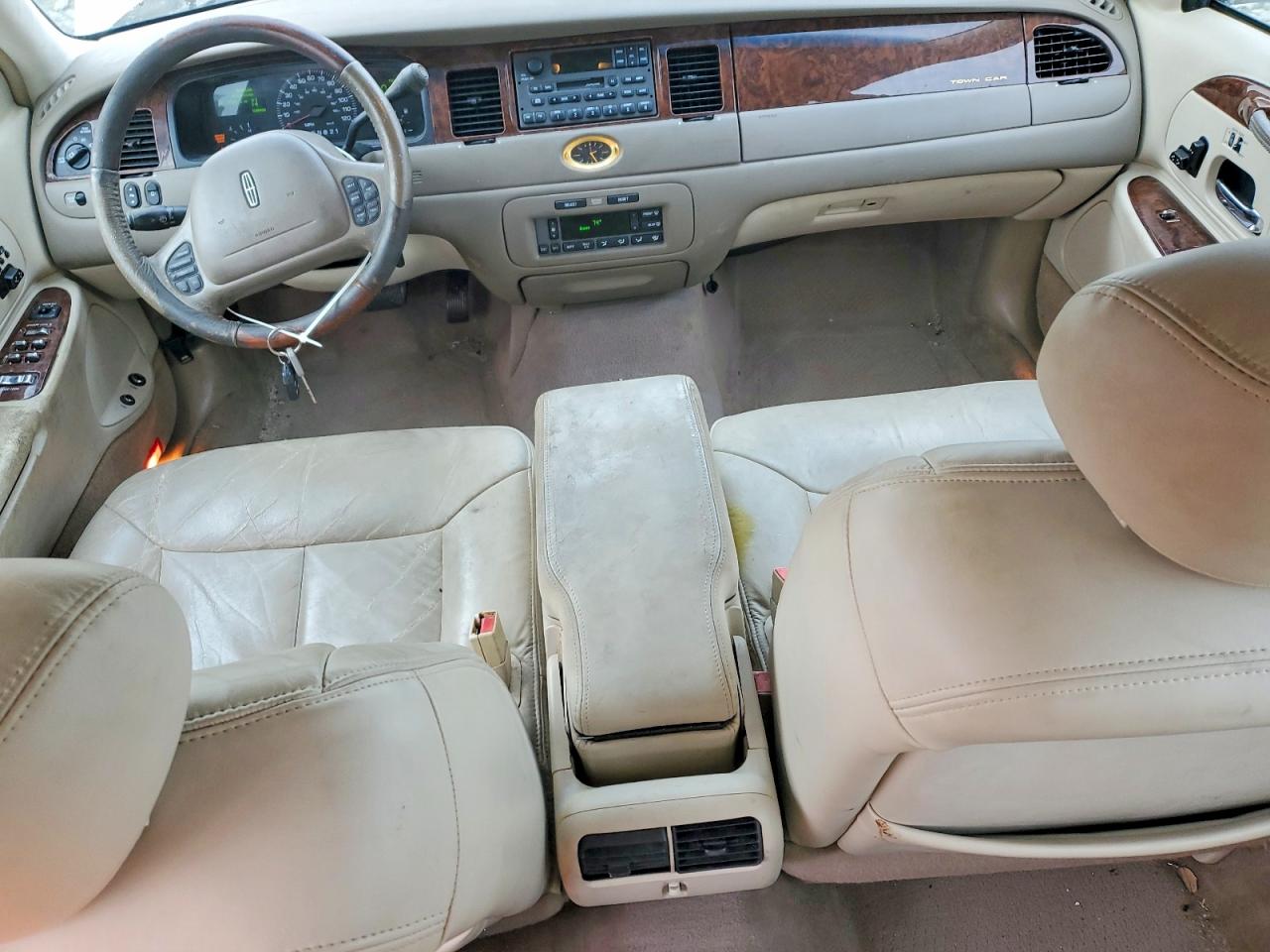 2001 Lincoln Town Car Cartier Beige vin: 1LNHM83W31Y719666