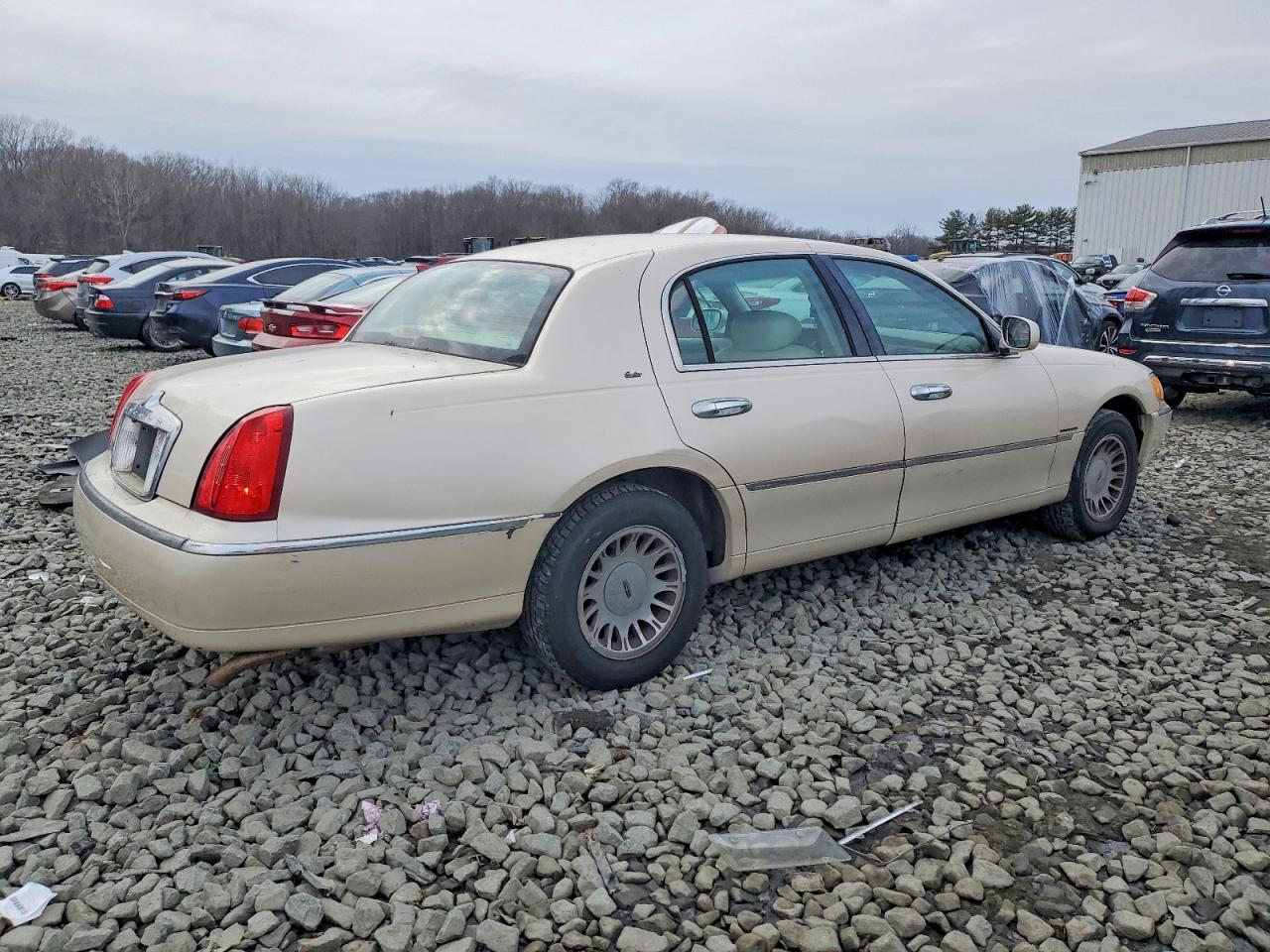 2001 Lincoln Town Car Cartier Beige vin: 1LNHM83W31Y719666