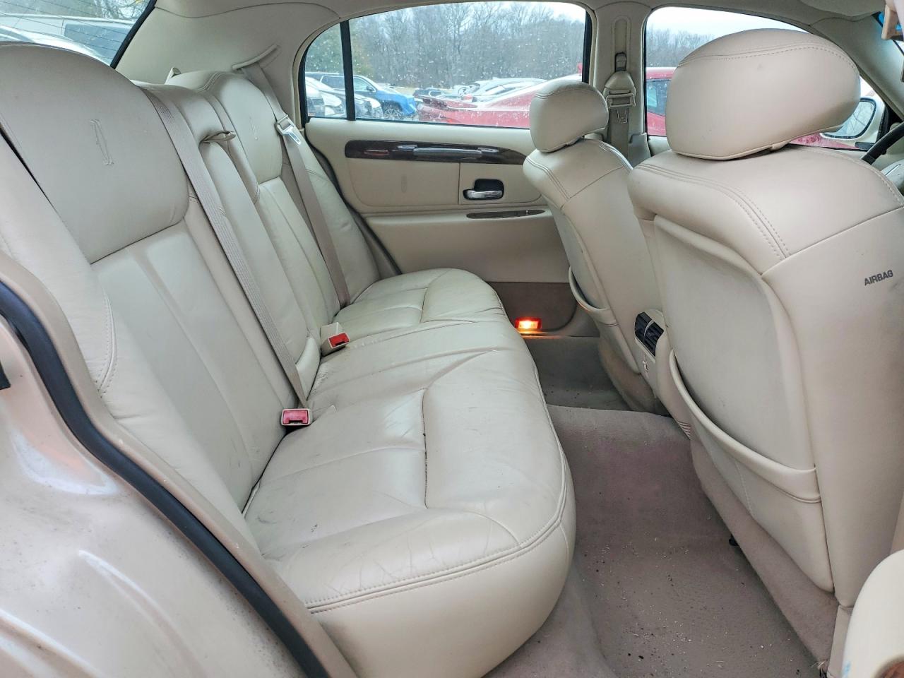 2001 Lincoln Town Car Cartier Beige vin: 1LNHM83W31Y719666