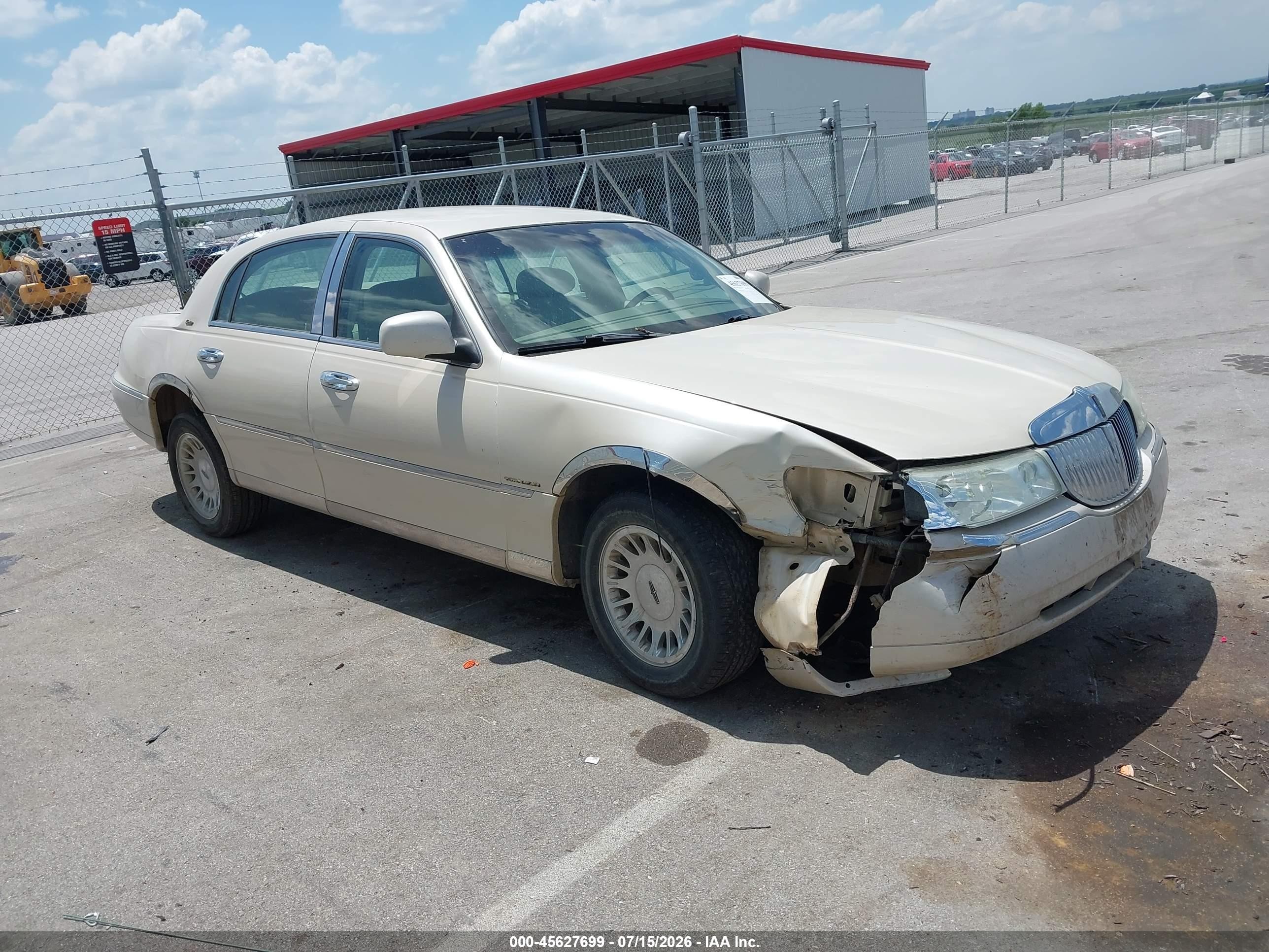 2002 Lincoln Town Car Cartier Brown vin: 1LNHM83W32Y642931
