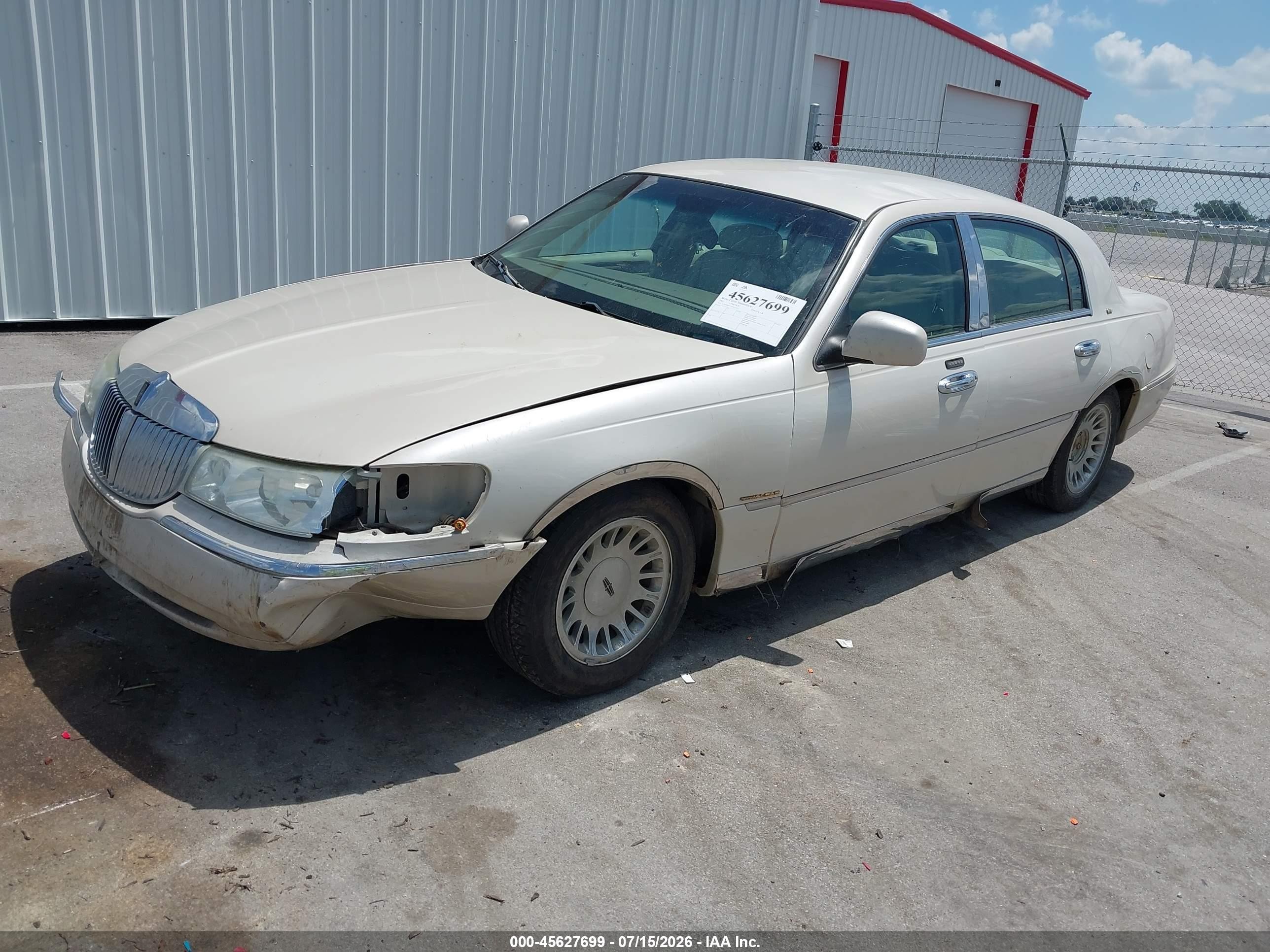 2002 Lincoln Town Car Cartier Brown vin: 1LNHM83W32Y642931