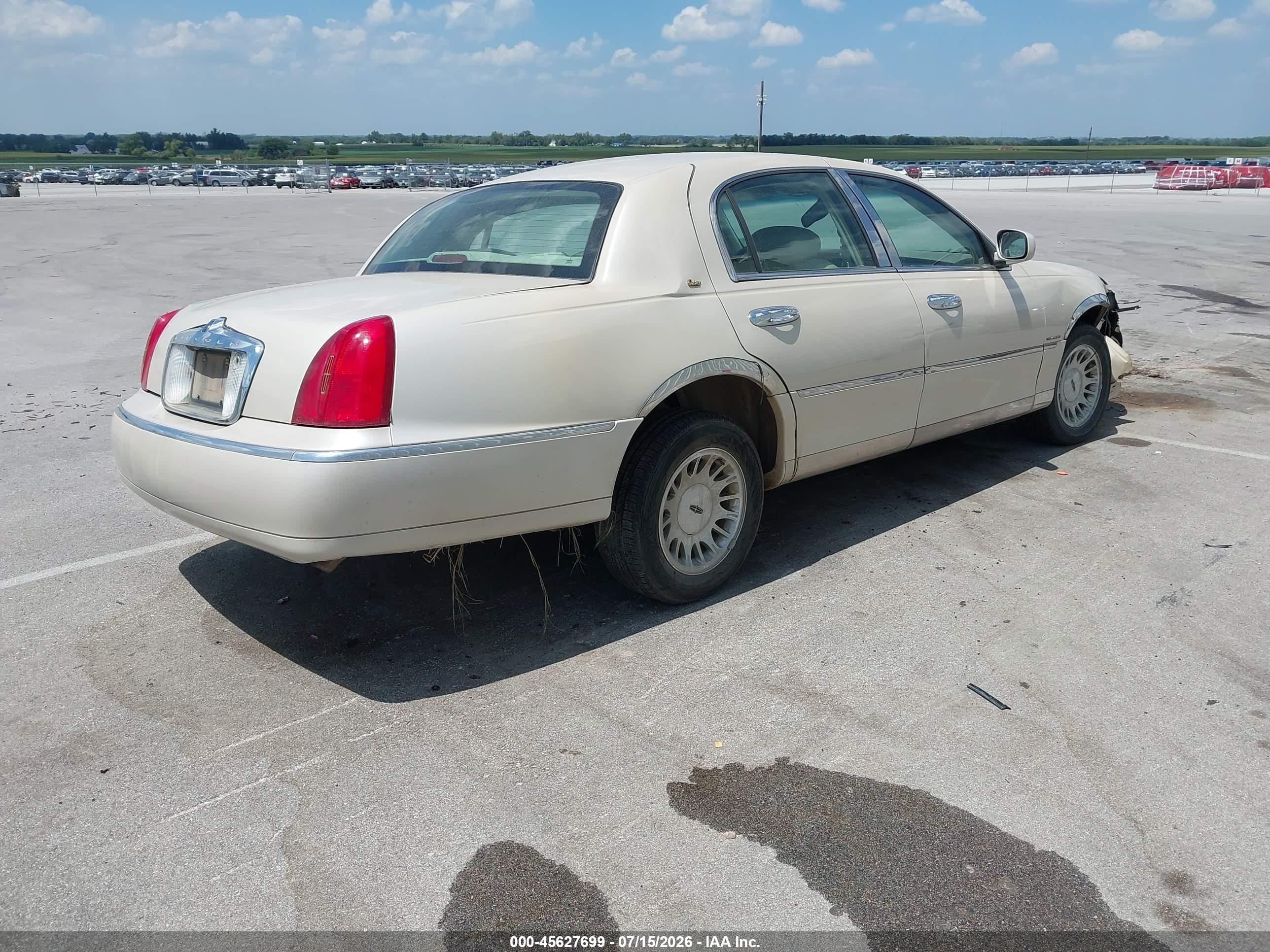 2002 Lincoln Town Car Cartier Brown vin: 1LNHM83W32Y642931