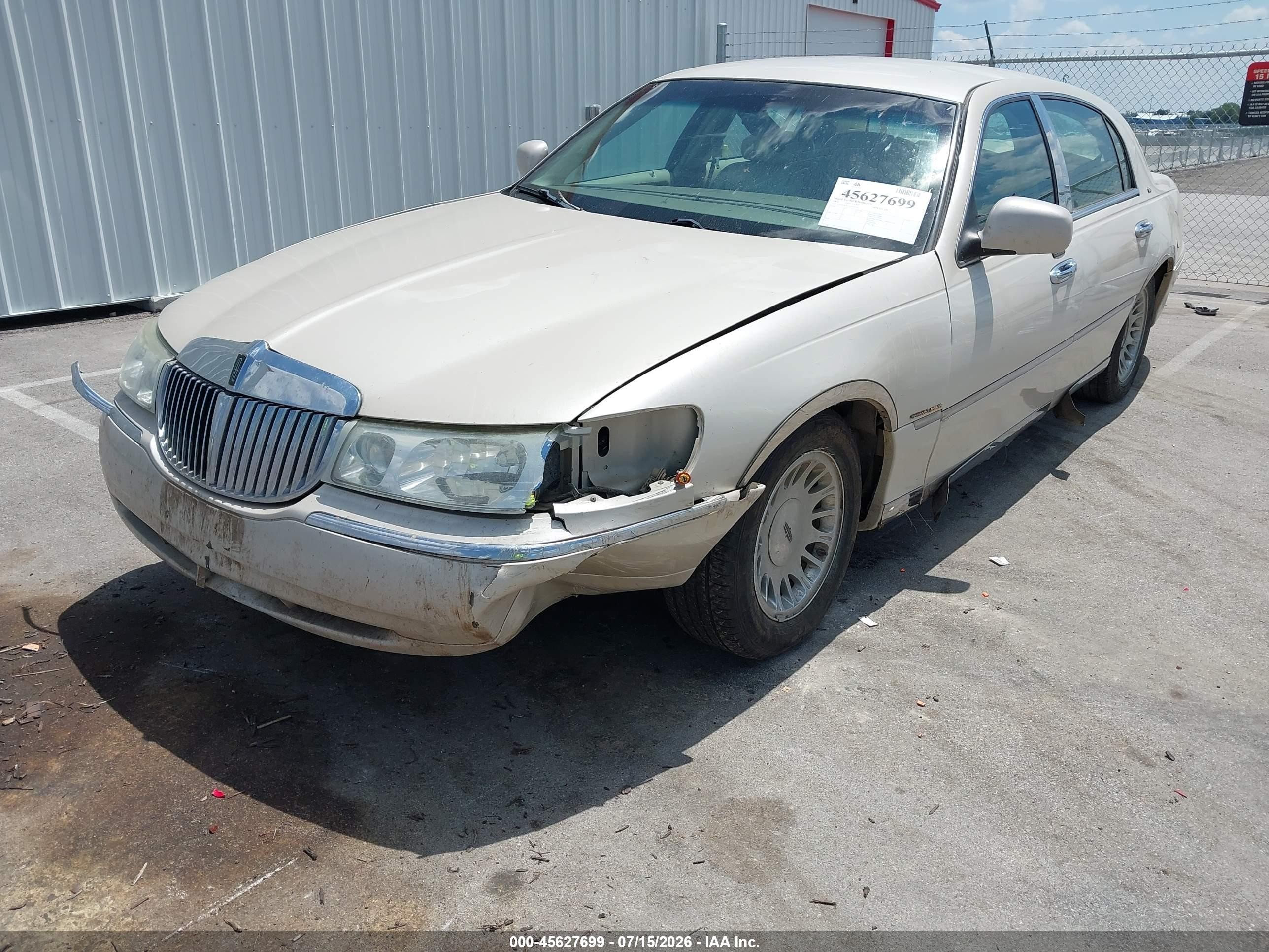 2002 Lincoln Town Car Cartier Brown vin: 1LNHM83W32Y642931