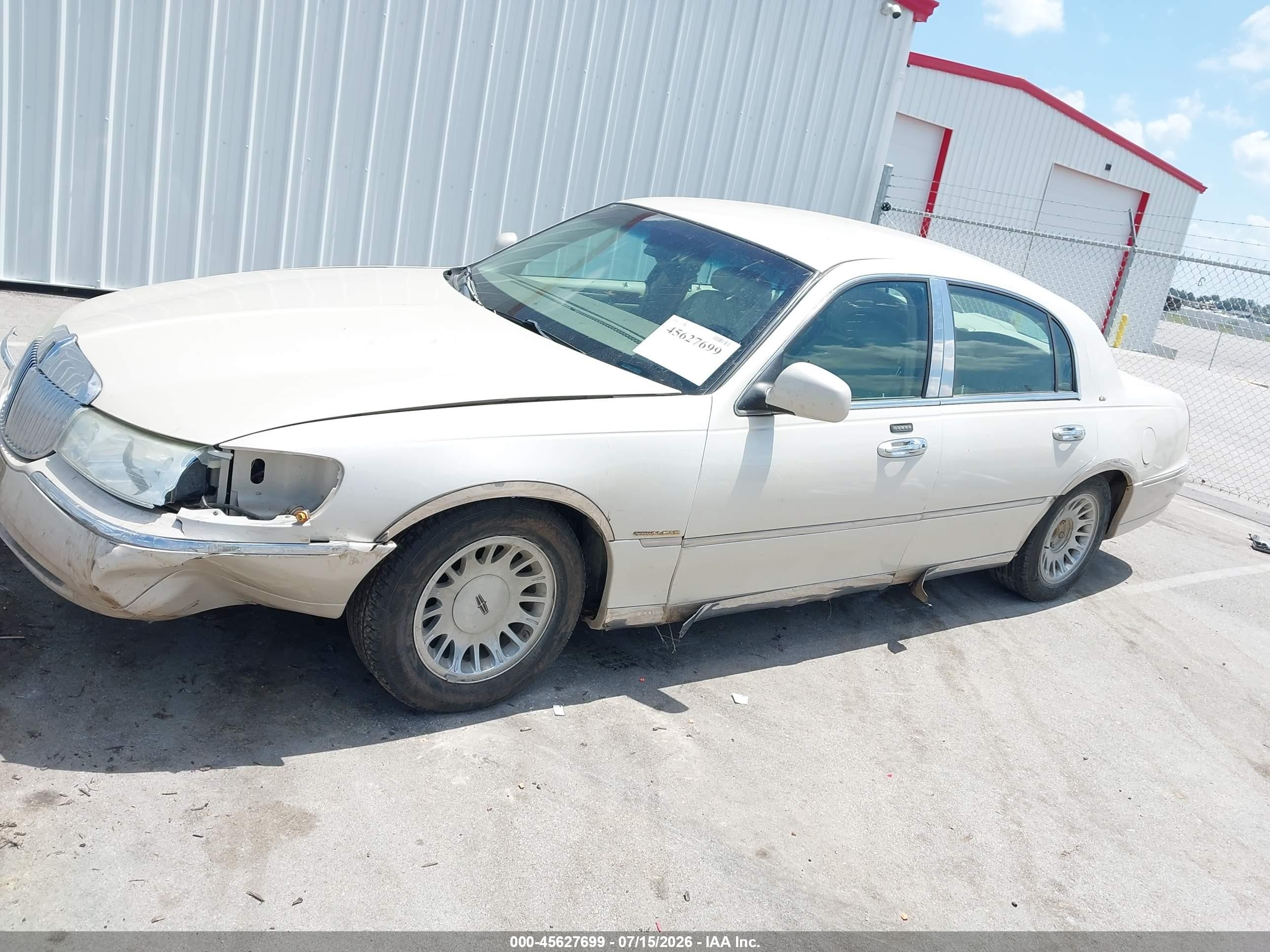 2002 Lincoln Town Car Cartier Brown vin: 1LNHM83W32Y642931