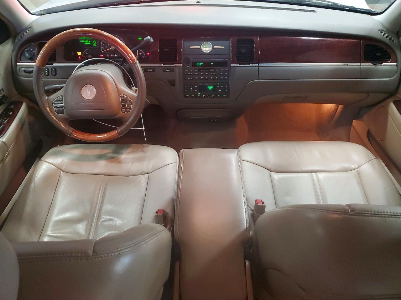 2004 Lincoln Town Car Ultimate Silver vin: 1LNHM83W34Y615599