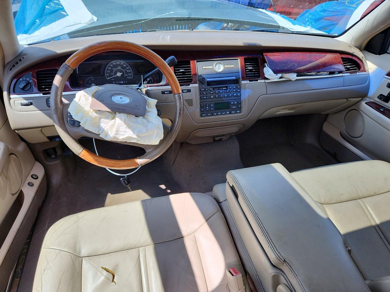 2004 Lincoln Town Car Ultimate Turquoise vin: 1LNHM83W34Y657366
