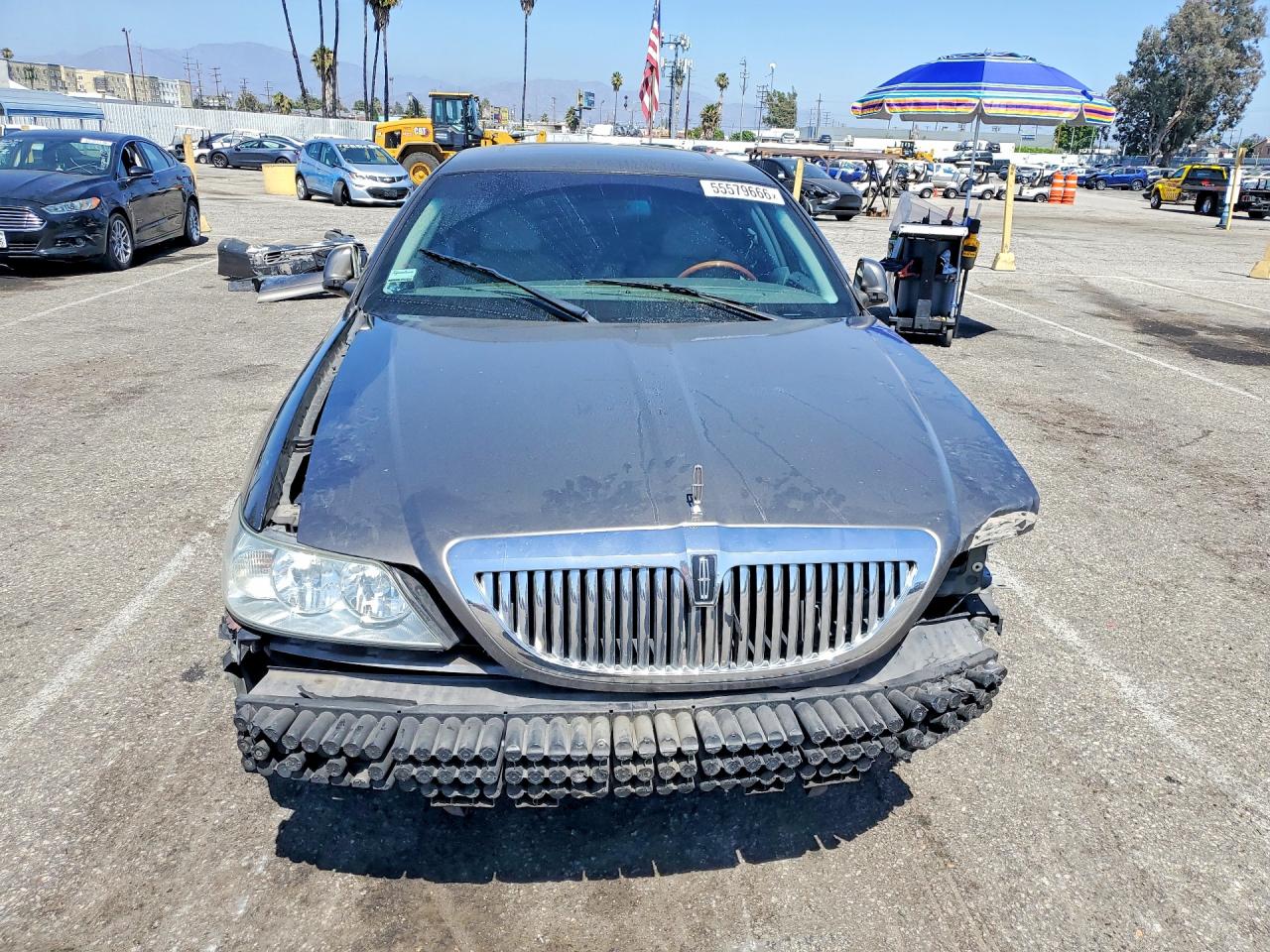 2004 Lincoln Town Car Ultimate Серый vin: 1LNHM83W34Y659909