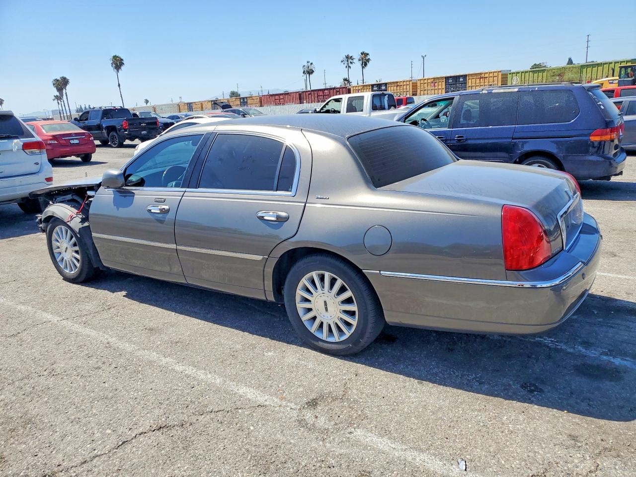 2004 Lincoln Town Car Ultimate Серый vin: 1LNHM83W34Y659909