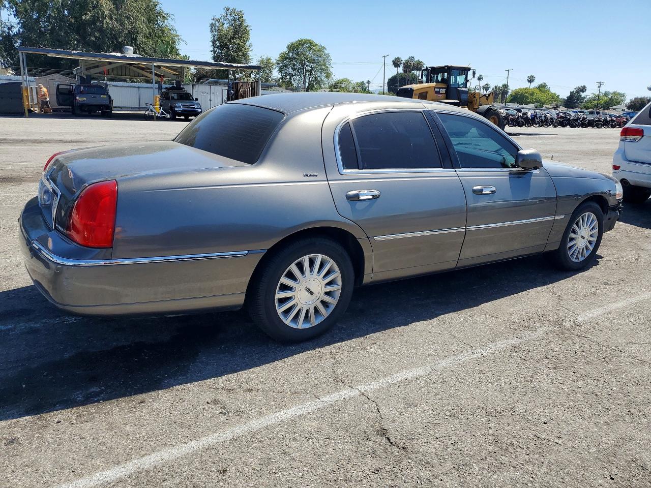 2004 Lincoln Town Car Ultimate Серый vin: 1LNHM83W34Y659909