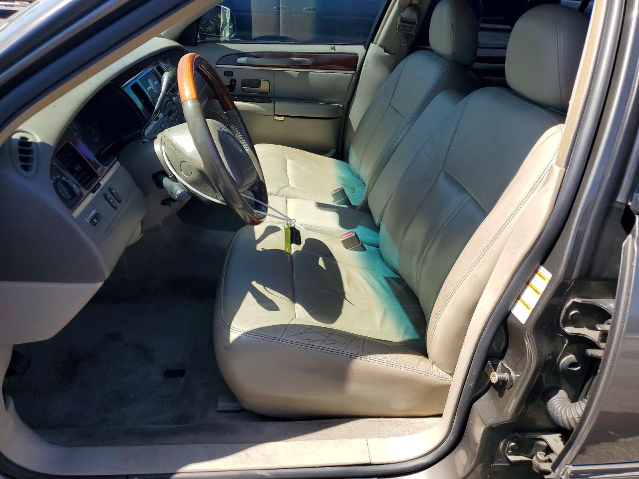 2004 Lincoln Town Car Ultimate Серый vin: 1LNHM83W34Y659909