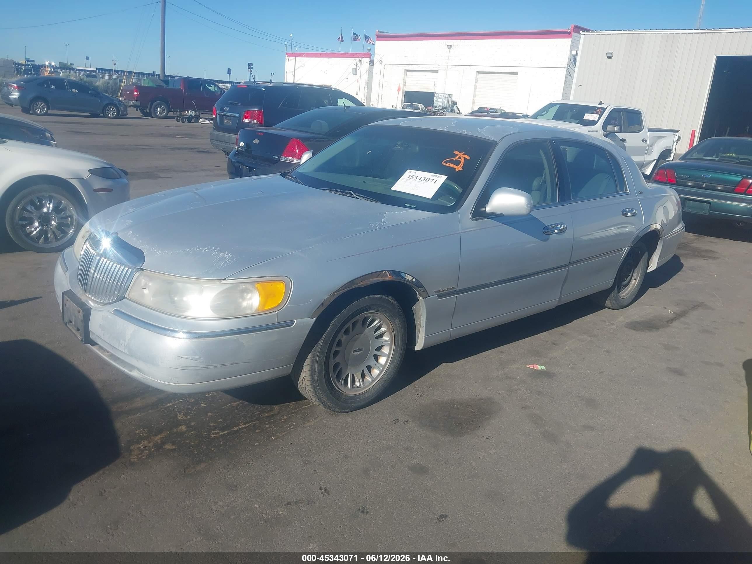 1999 Lincoln Town Car Cartier Silver vin: 1LNHM83W3XY641673