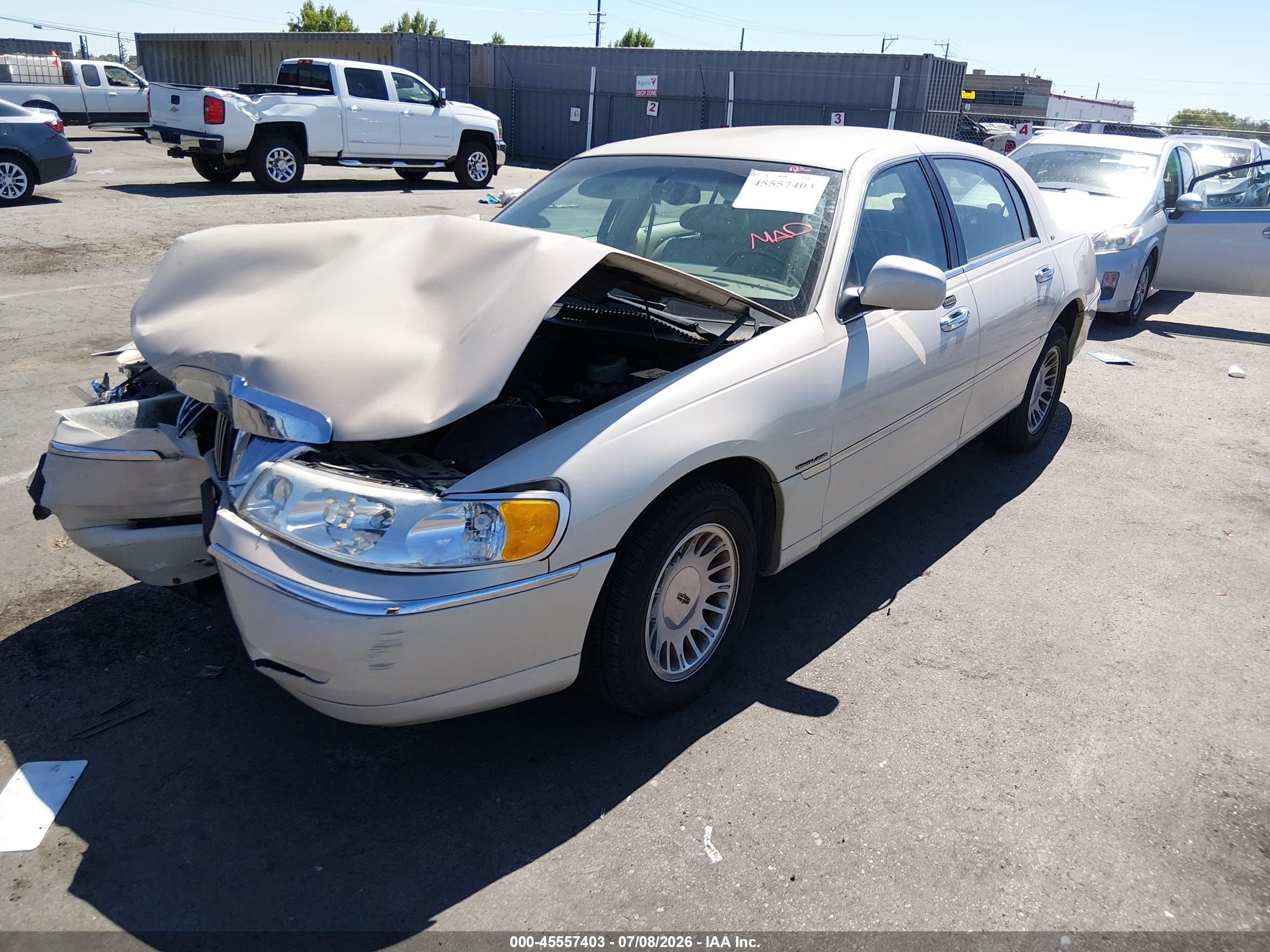 2001 Lincoln Town Car Cartier Beige vin: 1LNHM83W41Y609855