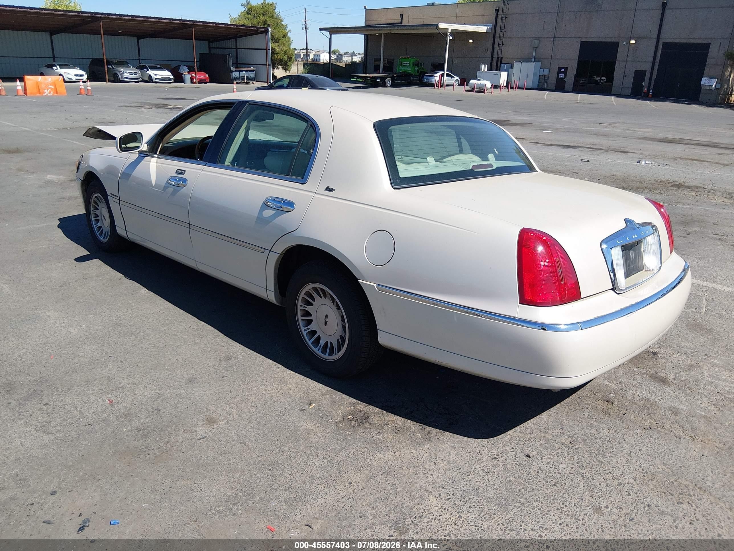 2001 Lincoln Town Car Cartier Beige vin: 1LNHM83W41Y609855