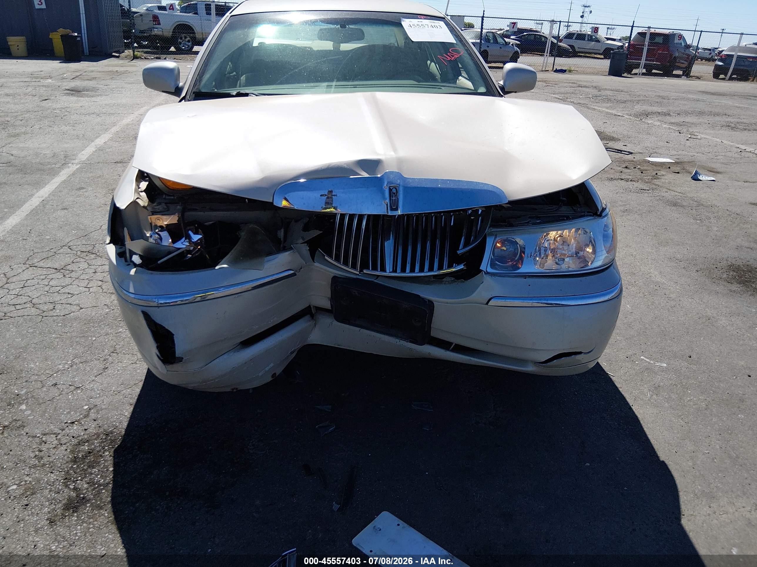 2001 Lincoln Town Car Cartier Beige vin: 1LNHM83W41Y609855