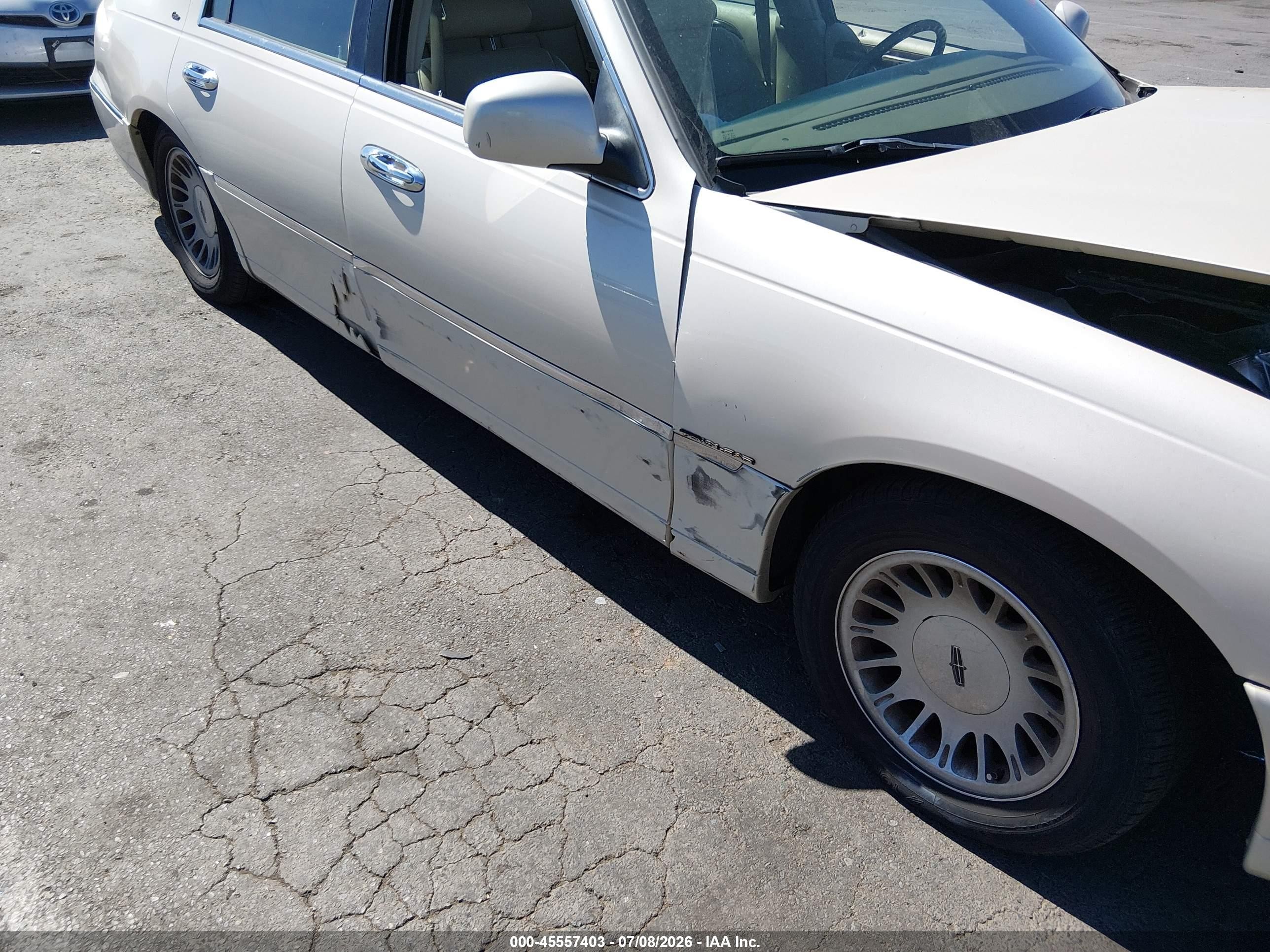 2001 Lincoln Town Car Cartier Beige vin: 1LNHM83W41Y609855