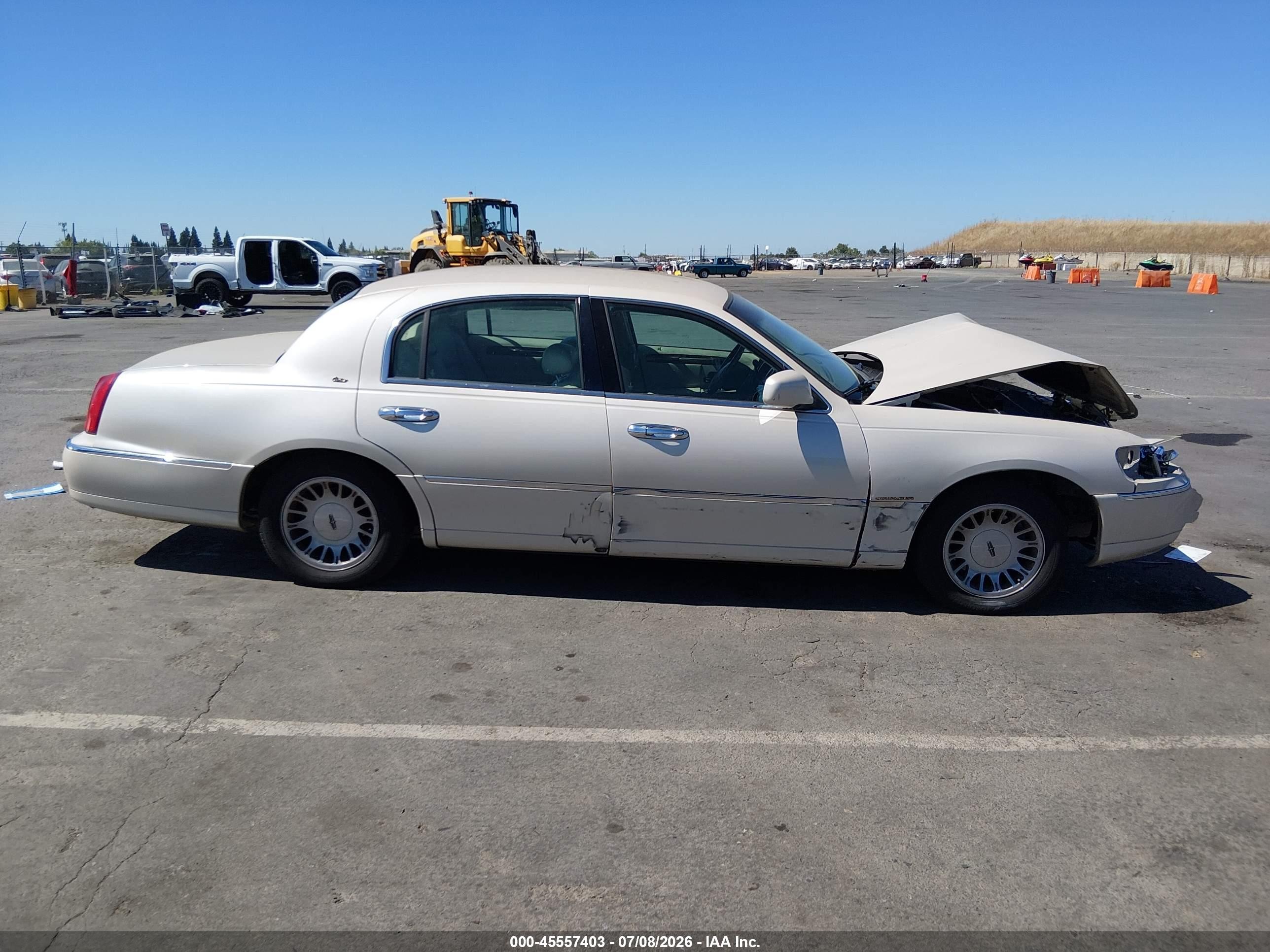 2001 Lincoln Town Car Cartier Beige vin: 1LNHM83W41Y609855