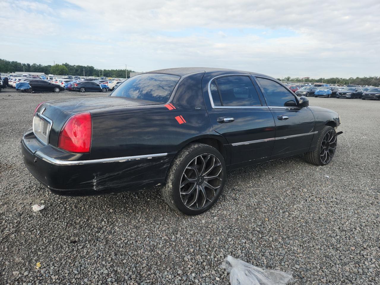 2003 Lincoln Town Car Cartier Black vin: 1LNHM83W43Y643197