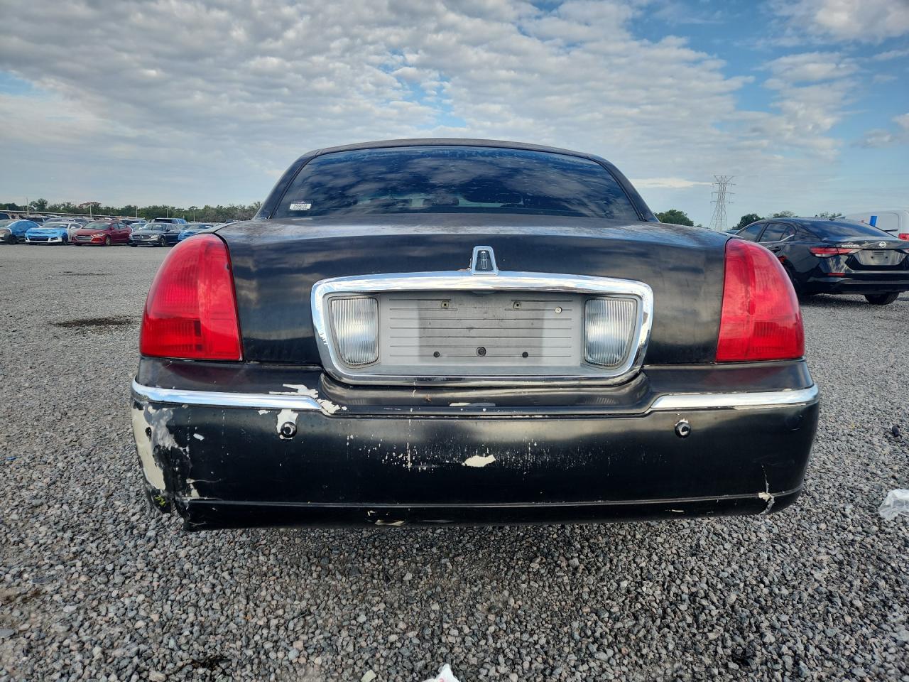 2003 Lincoln Town Car Cartier Black vin: 1LNHM83W43Y643197