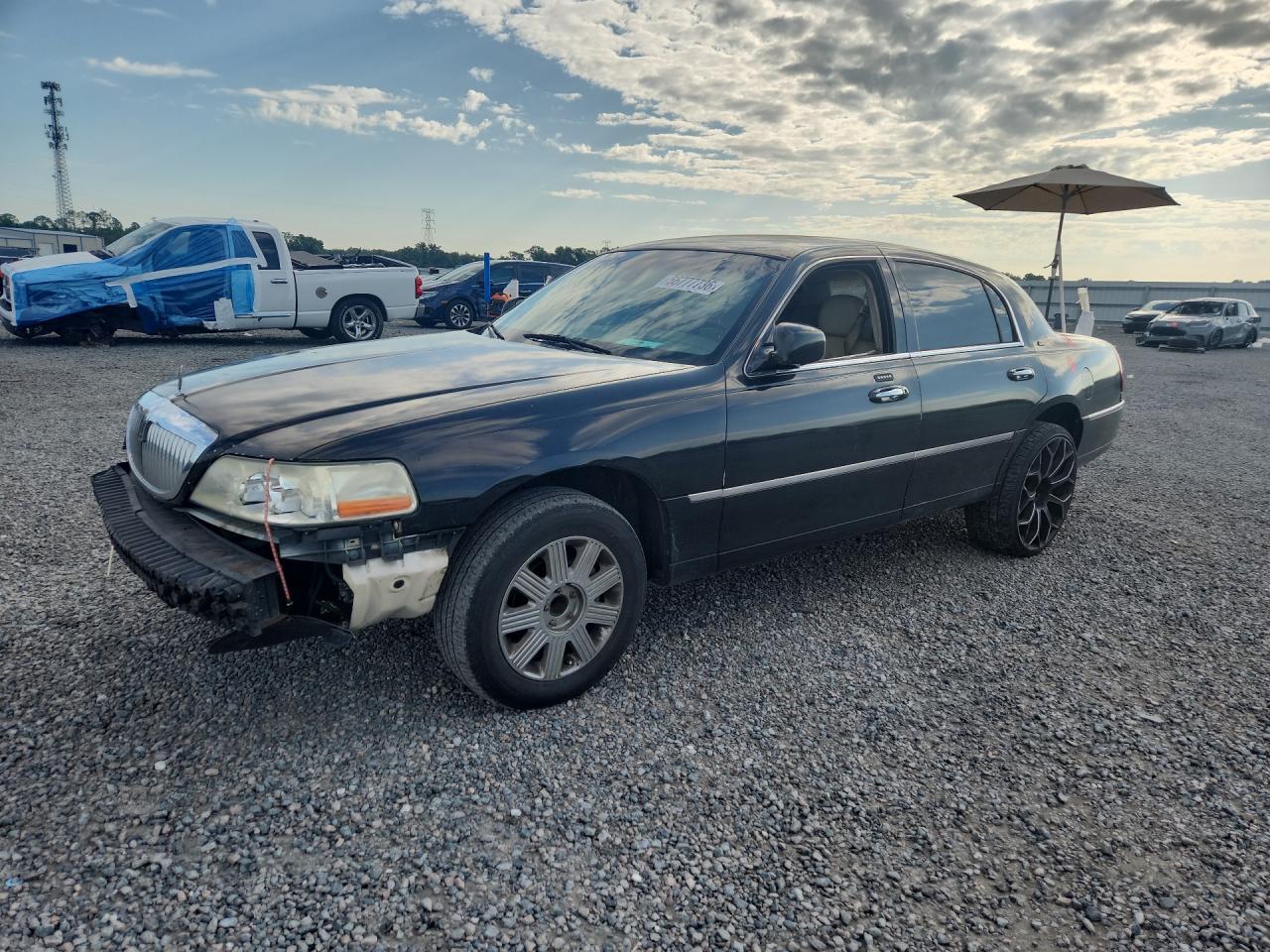 2003 Lincoln Town Car Cartier Black vin: 1LNHM83W43Y643197