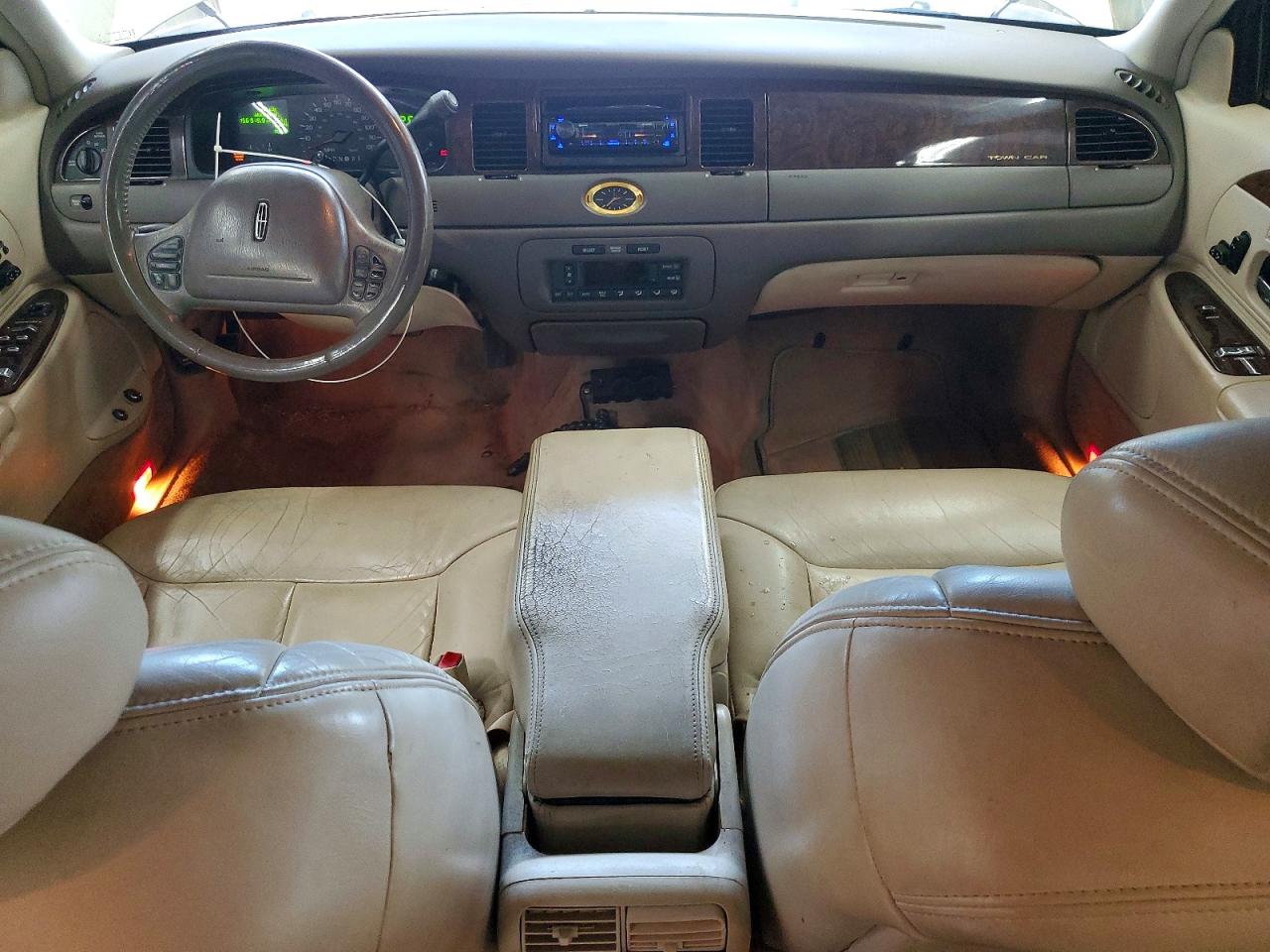 1999 Lincoln Town Car Cartier Cream vin: 1LNHM83W4XY622002