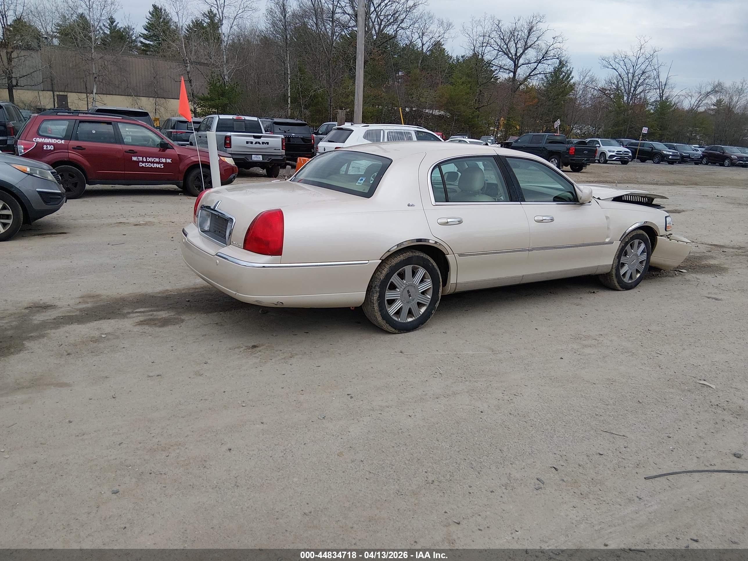 2003 Lincoln Town Car Cartier Beige vin: 1LNHM83W53Y600813