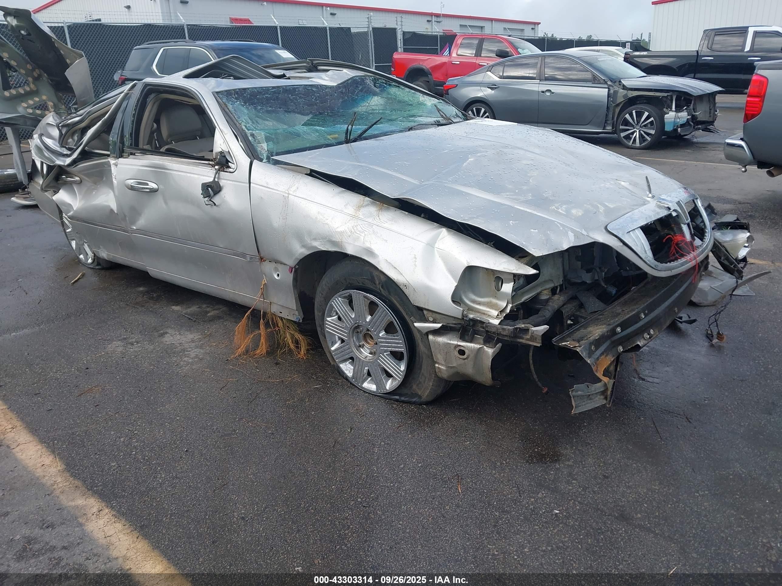 2003 Lincoln Town Car Cartier Silver vin: 1LNHM83W53Y620091