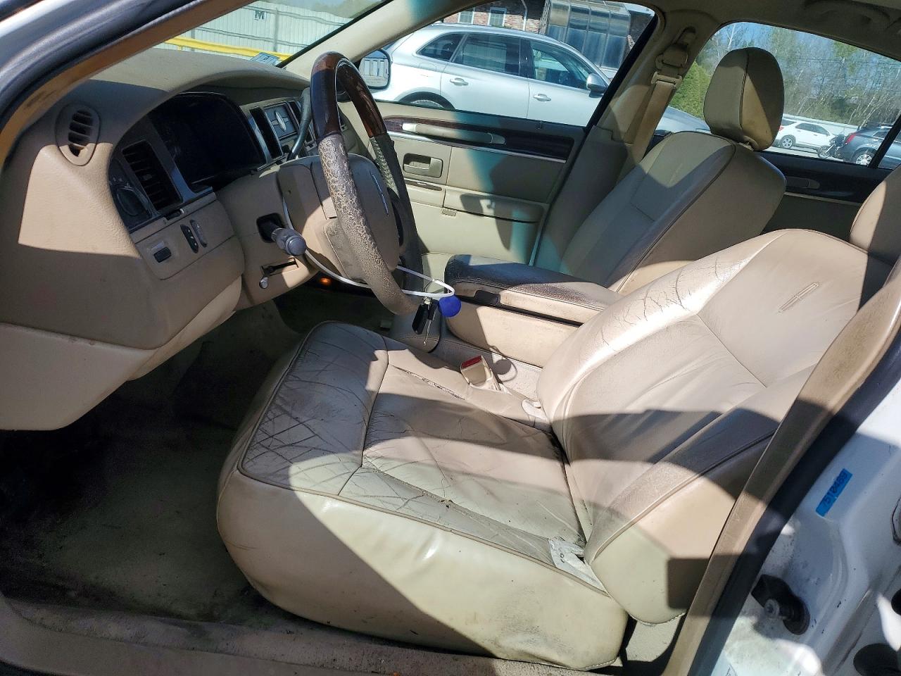 2006 Lincoln Town Car Two Tone vin: 1LNHM83W56Y635906