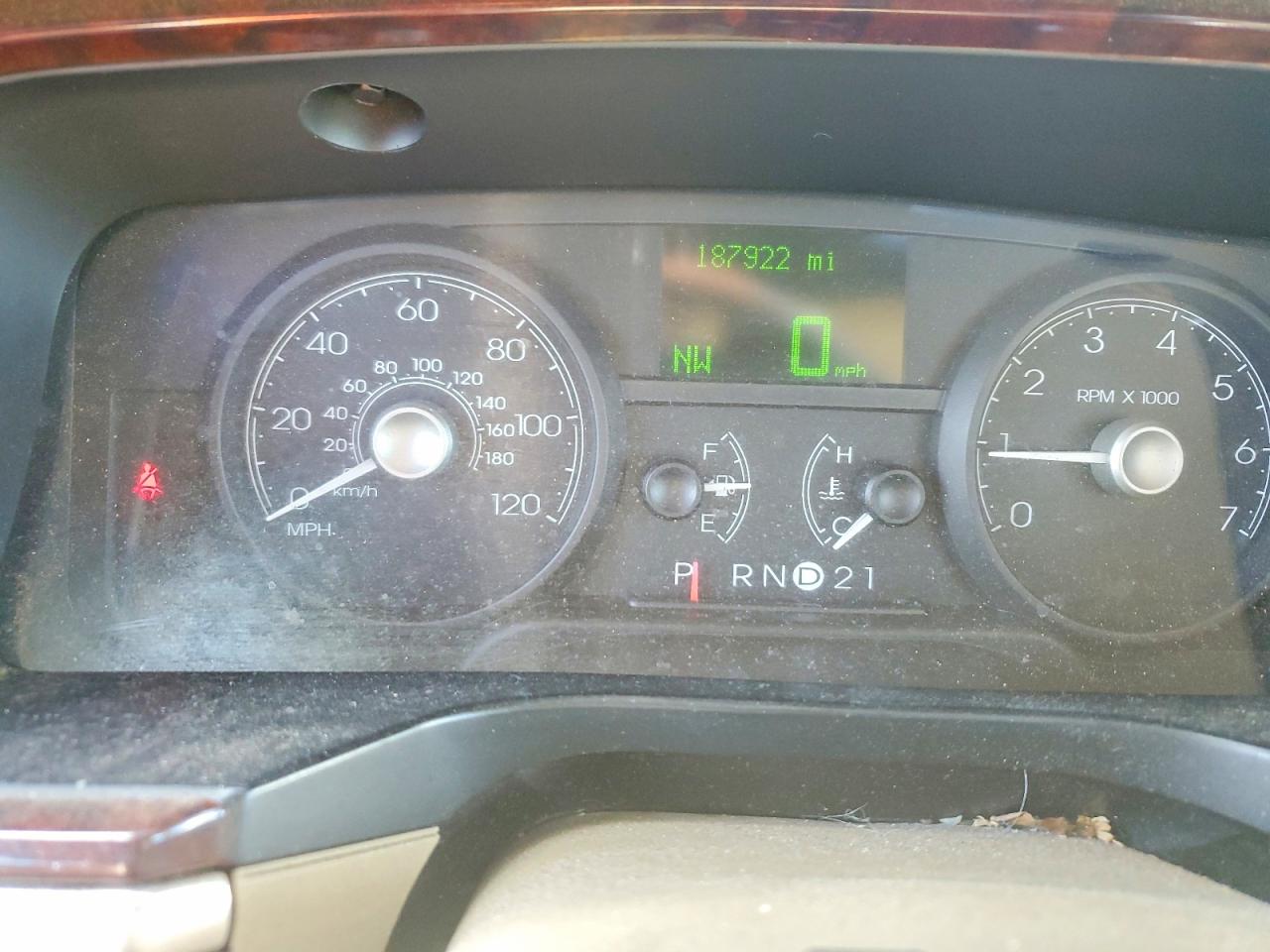2006 Lincoln Town Car Two Tone vin: 1LNHM83W56Y635906