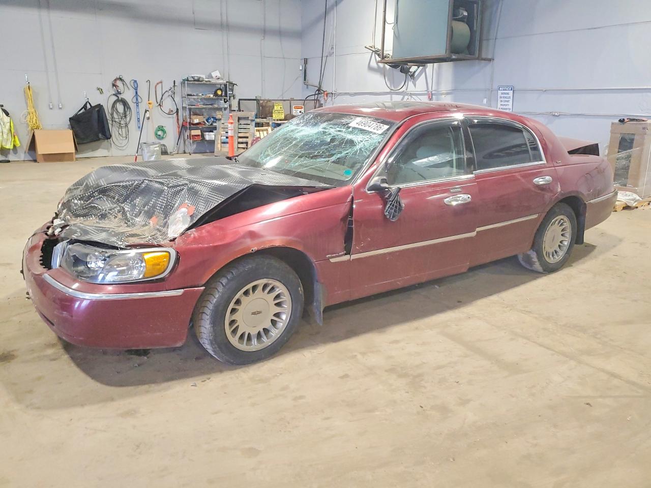 1999 Lincoln Town Car Cartier Two Tone vin: 1LNHM83W5XY680023