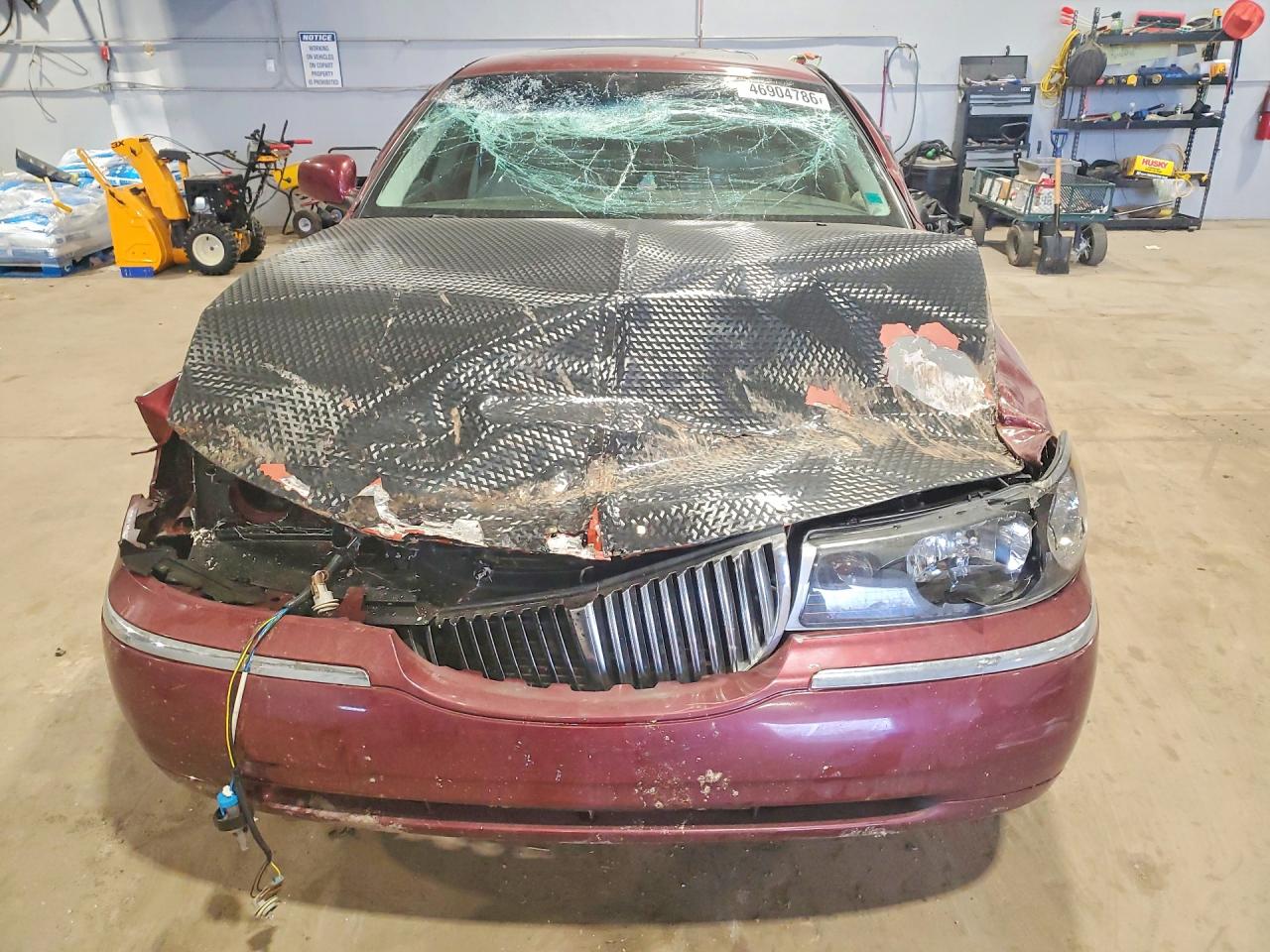 1999 Lincoln Town Car Cartier Two Tone vin: 1LNHM83W5XY680023