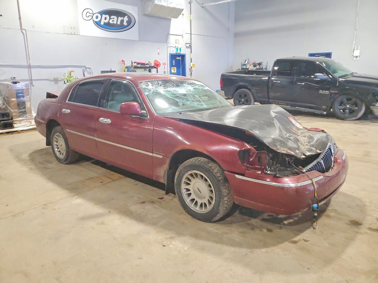 1999 Lincoln Town Car Cartier Two Tone vin: 1LNHM83W5XY680023