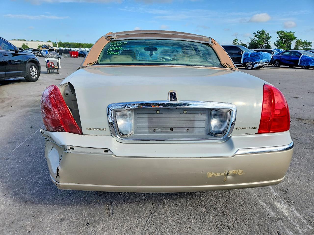 2006 Lincoln Town Car Designer Silver vin: 1LNHM83W66Y605037