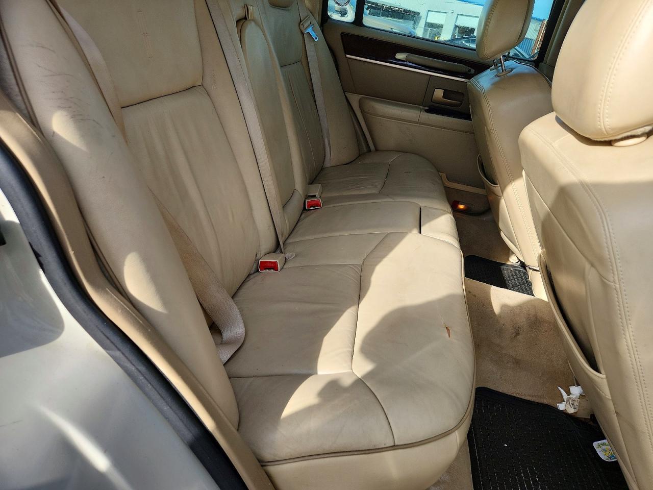 2006 Lincoln Town Car Designer Silver vin: 1LNHM83W66Y605037