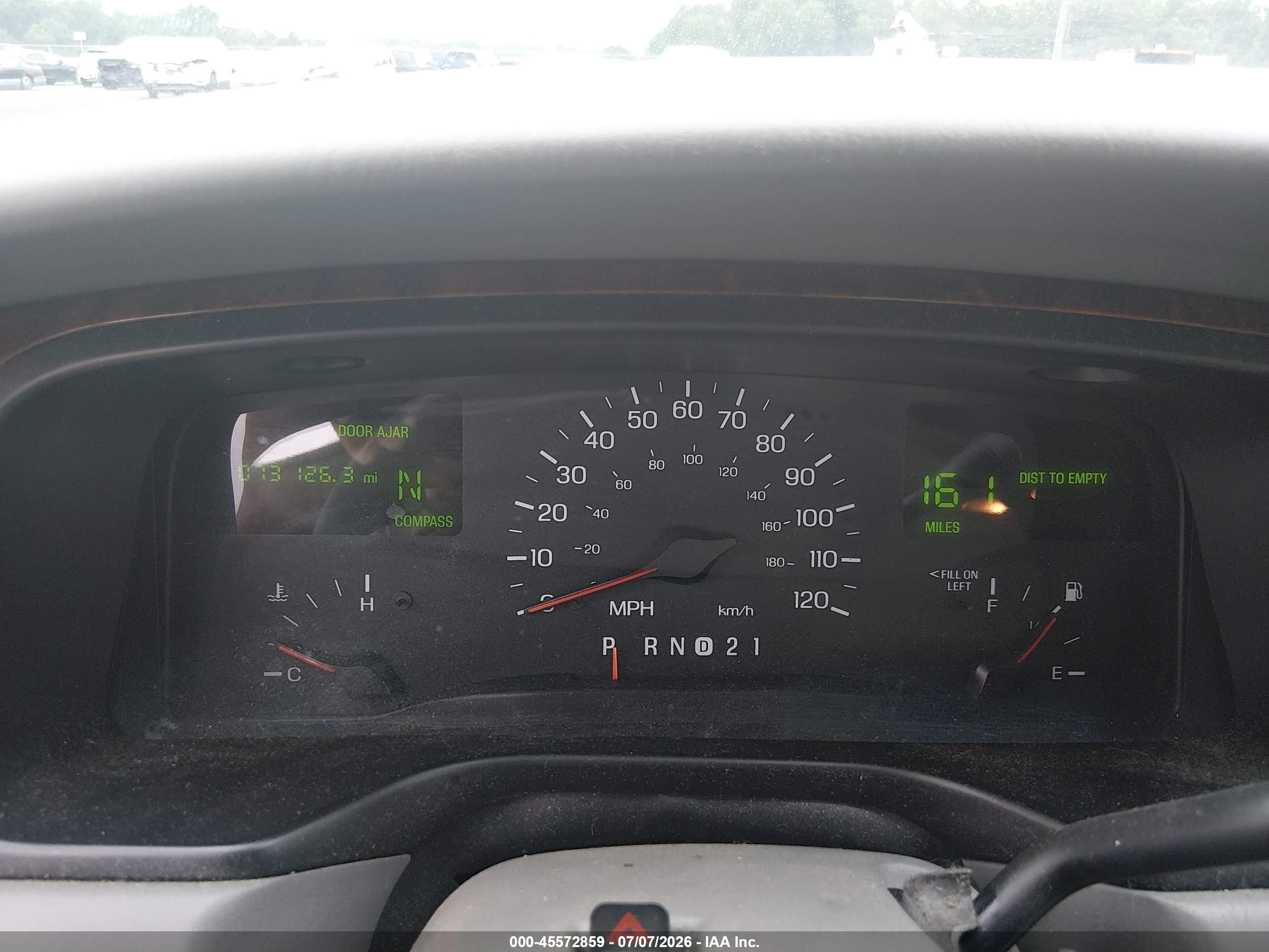 1999 Lincoln Town Car Cartier Серебряный vin: 1LNHM83W6XY662355