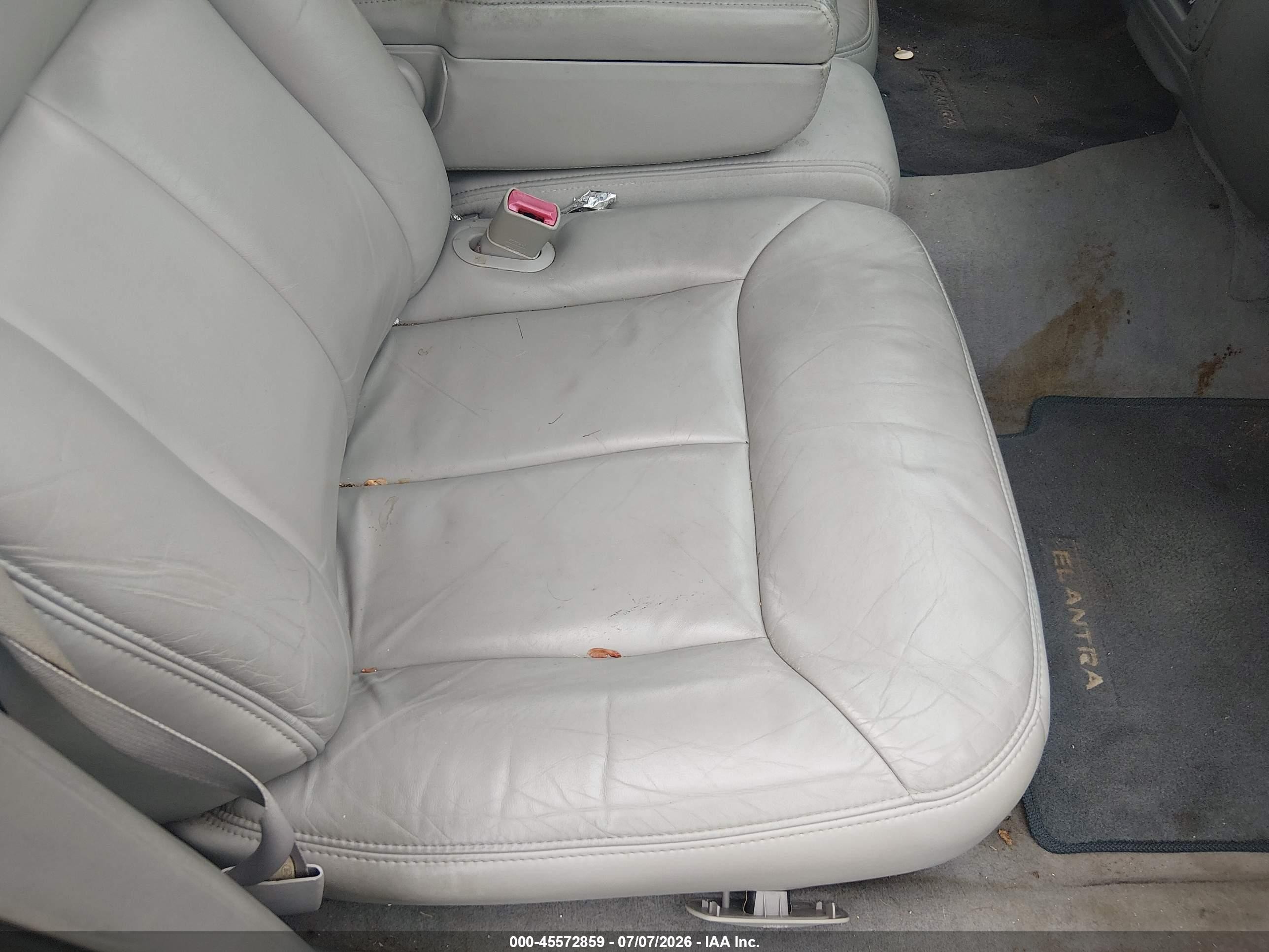 1999 Lincoln Town Car Cartier Серебряный vin: 1LNHM83W6XY662355