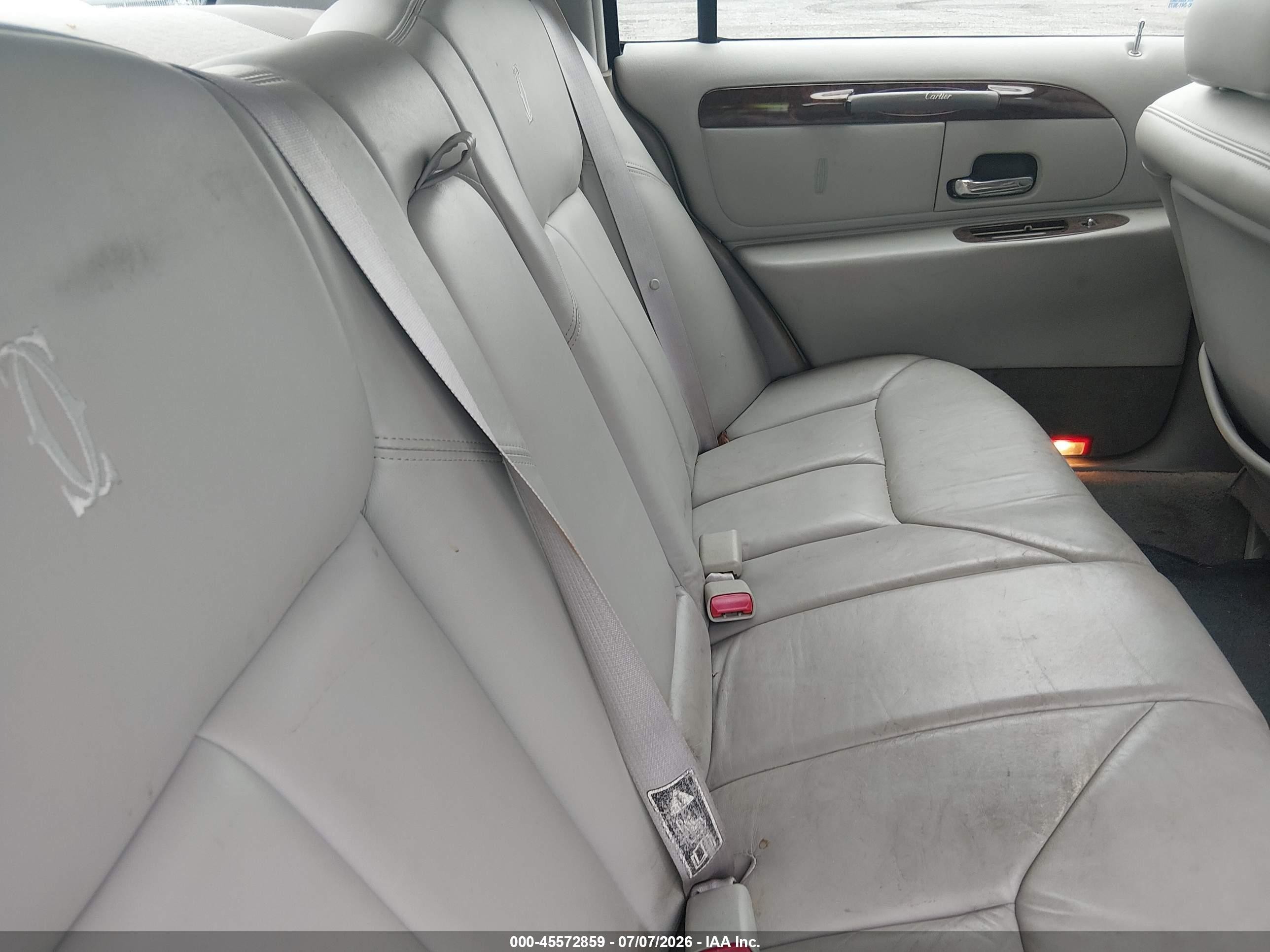 1999 Lincoln Town Car Cartier Серебряный vin: 1LNHM83W6XY662355