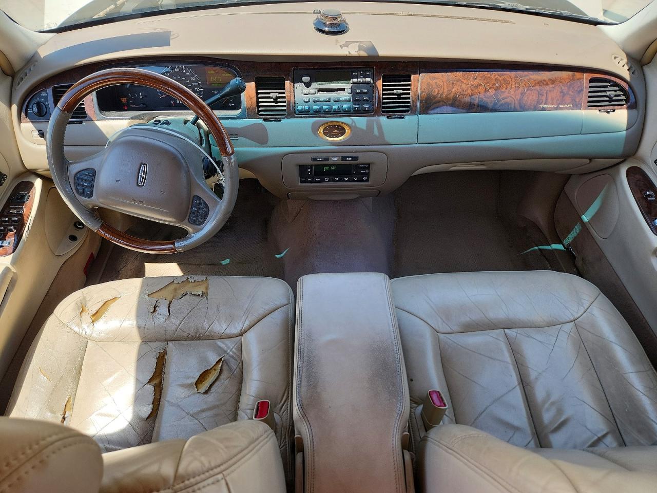 2000 Lincoln Town Car Cartier Beige vin: 1LNHM83W6YY877221