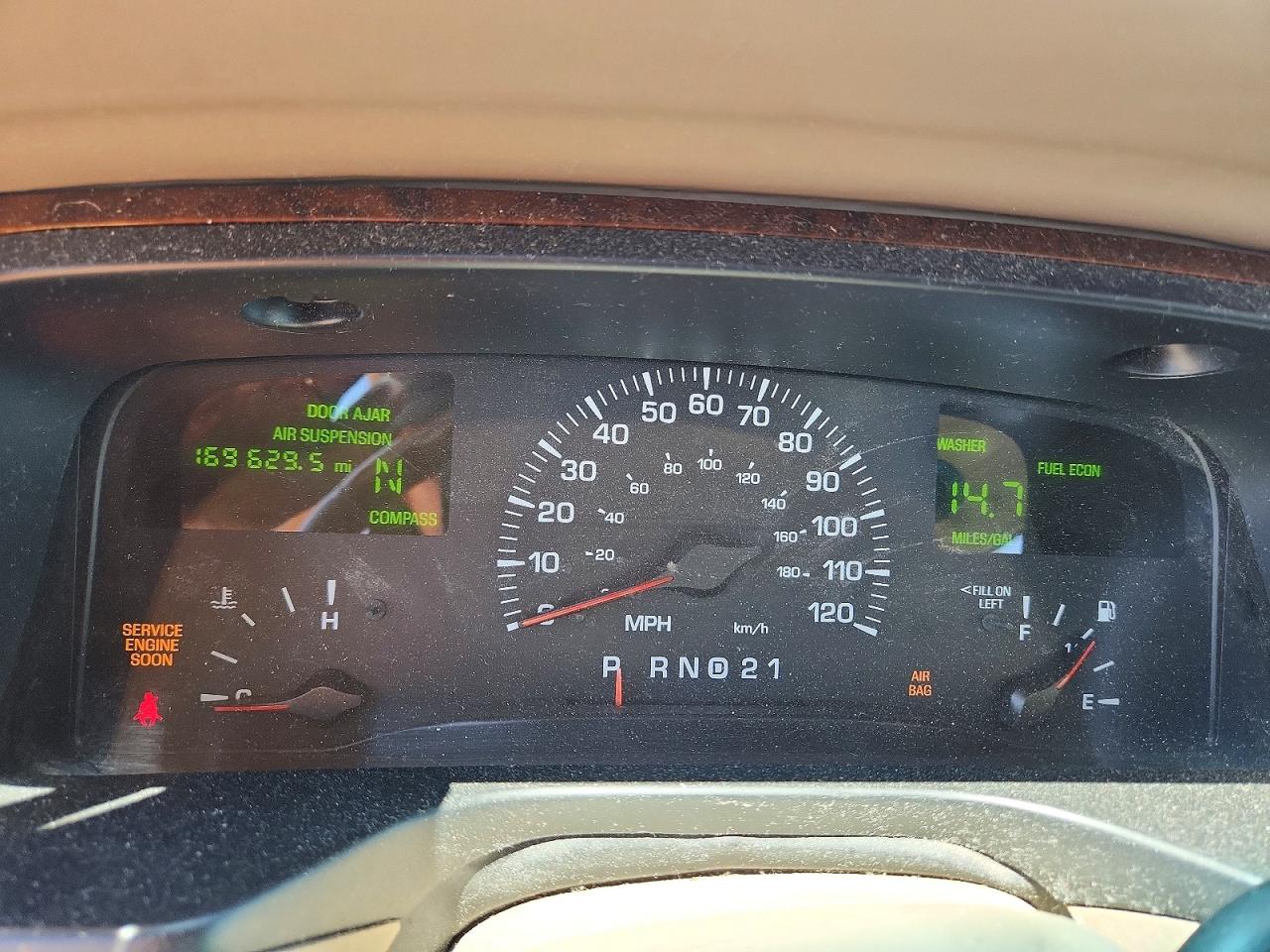 2000 Lincoln Town Car Cartier Beige vin: 1LNHM83W6YY877221