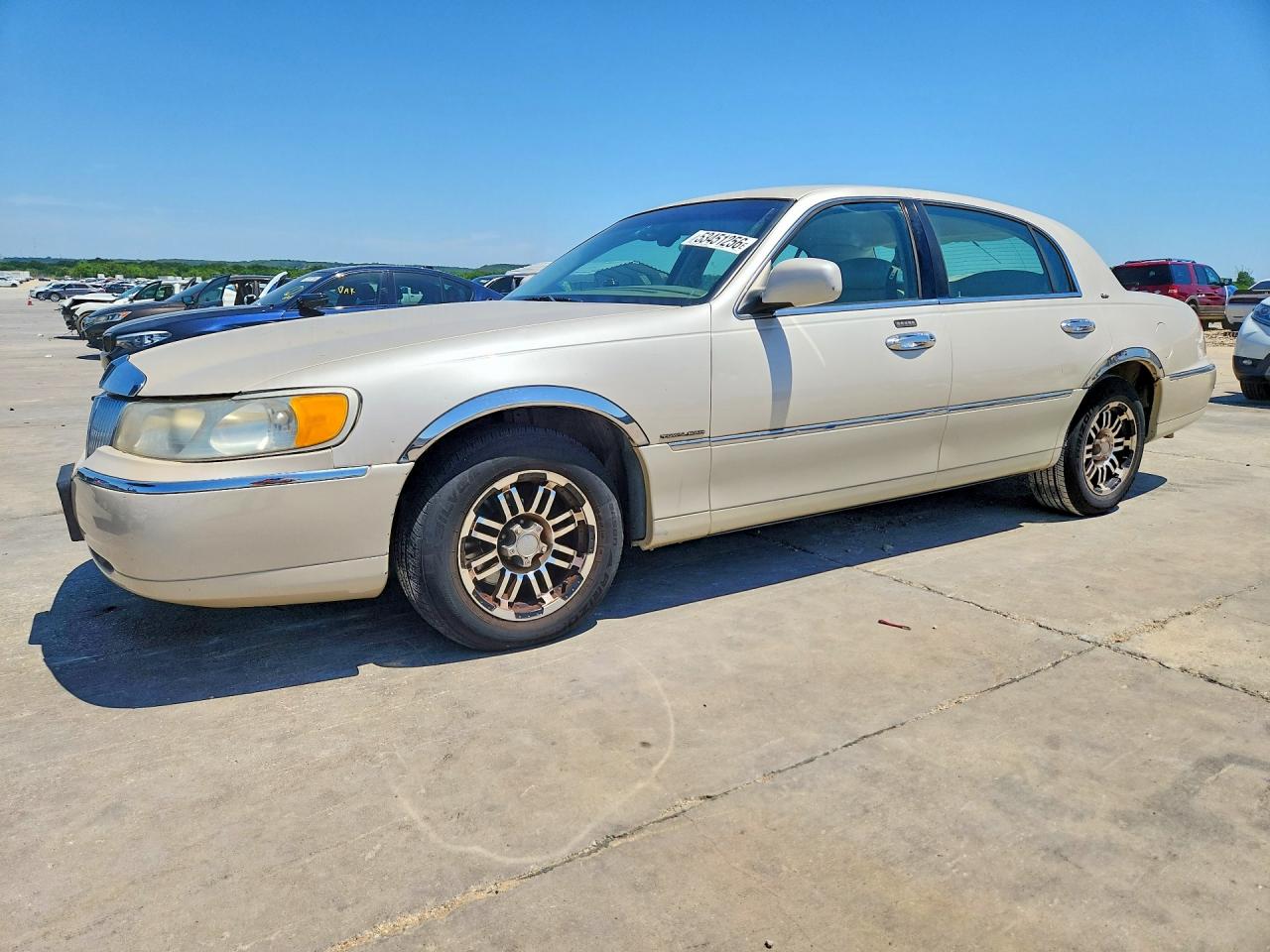 2000 Lincoln Town Car Cartier Бежевый vin: 1LNHM83W6YY877221