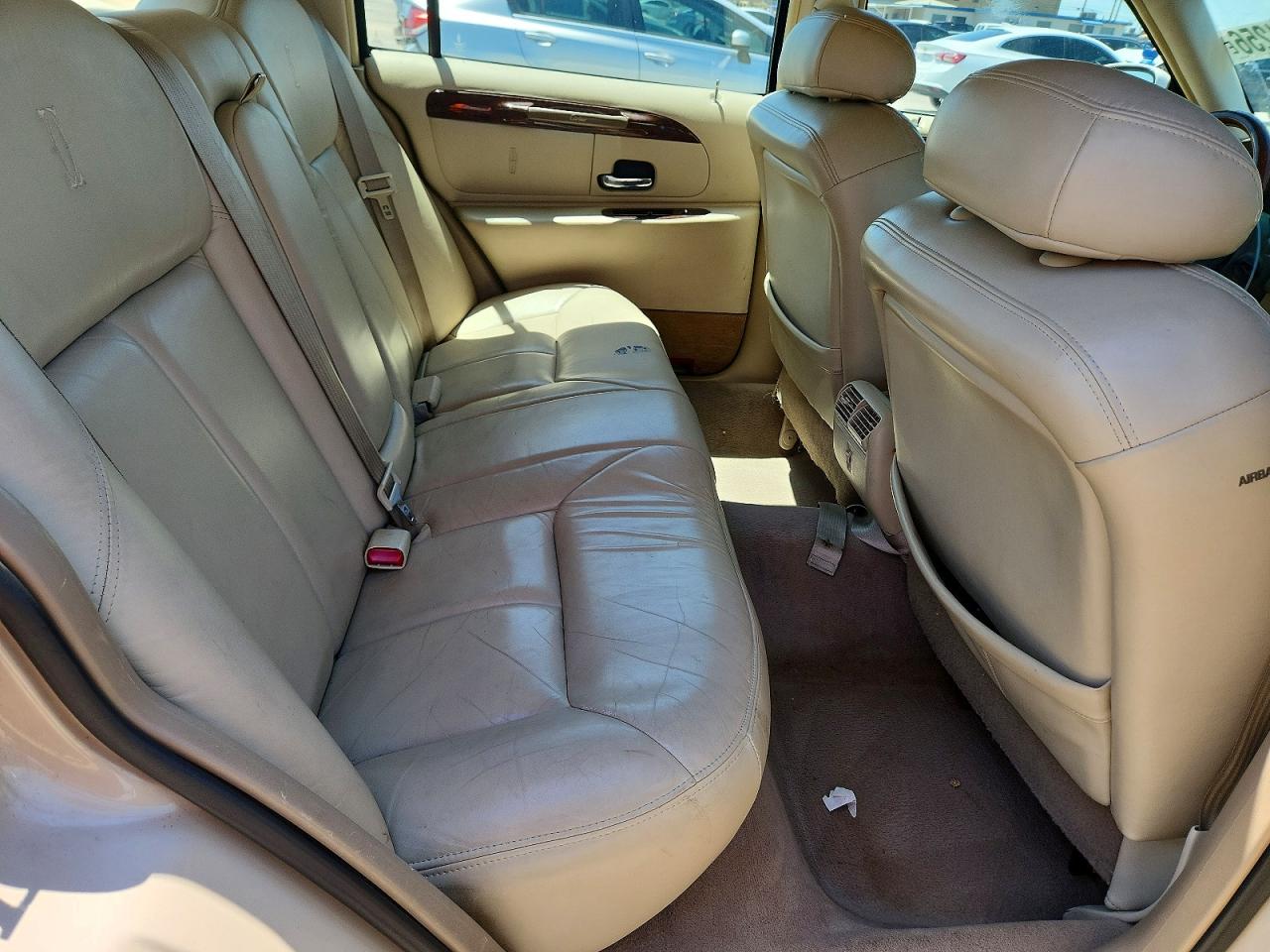 2000 Lincoln Town Car Cartier Beige vin: 1LNHM83W6YY877221